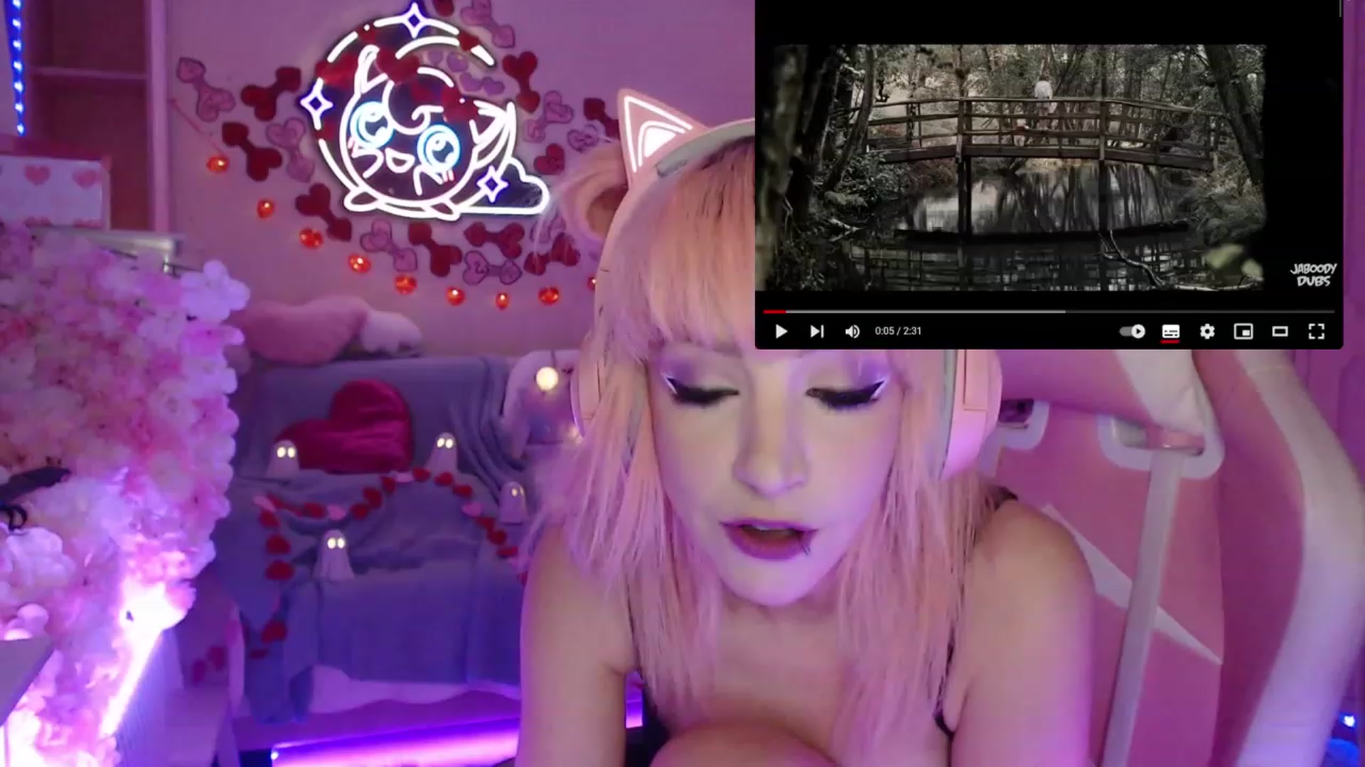 Gallery image thumbnail from WonderAna's myfreecams stream on, 02/06/2023, 02:09 image 6 of 20