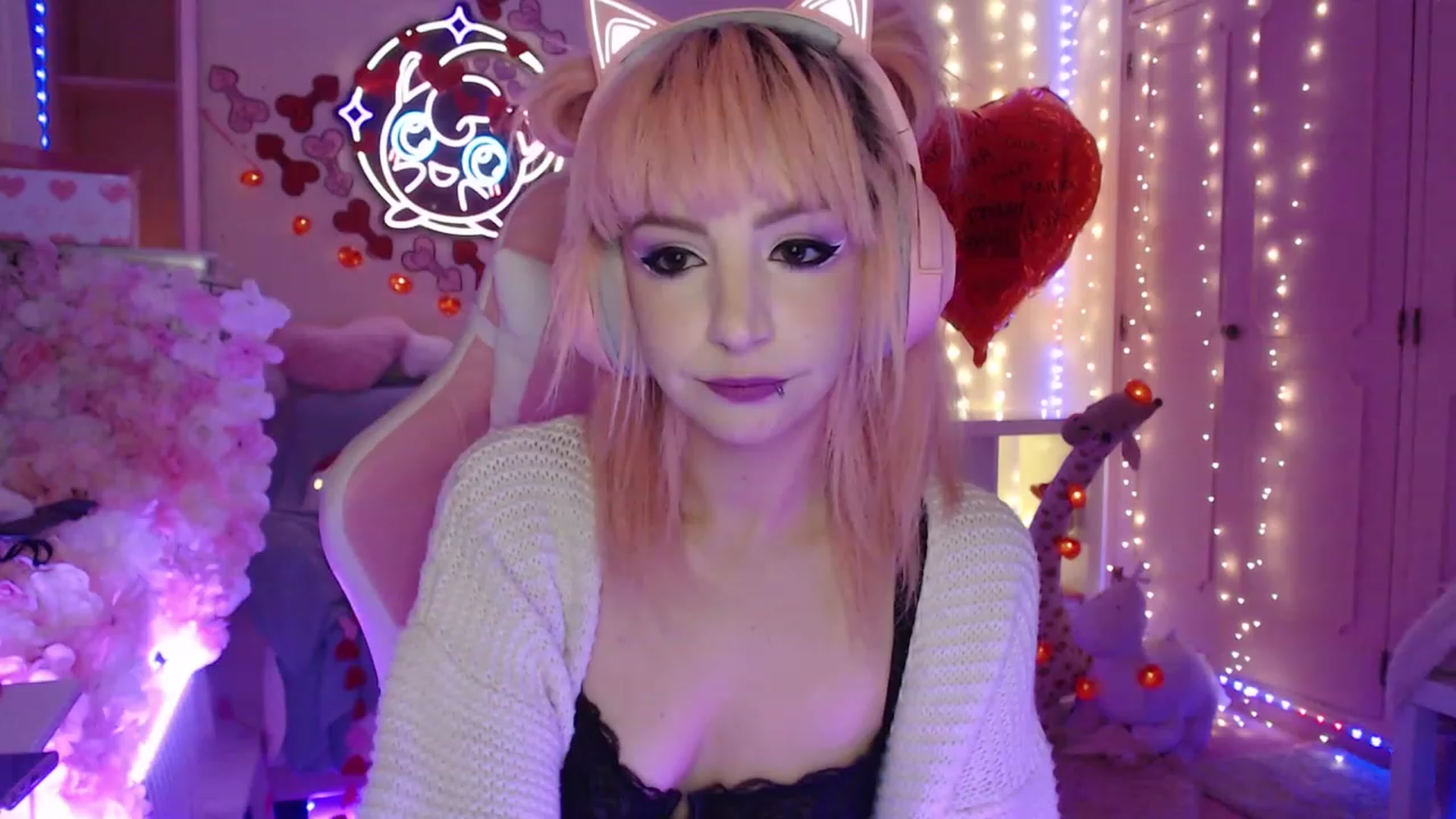 Gallery image thumbnail from WonderAna's myfreecams stream on, 02/06/2023, 02:09 image 10 of 20