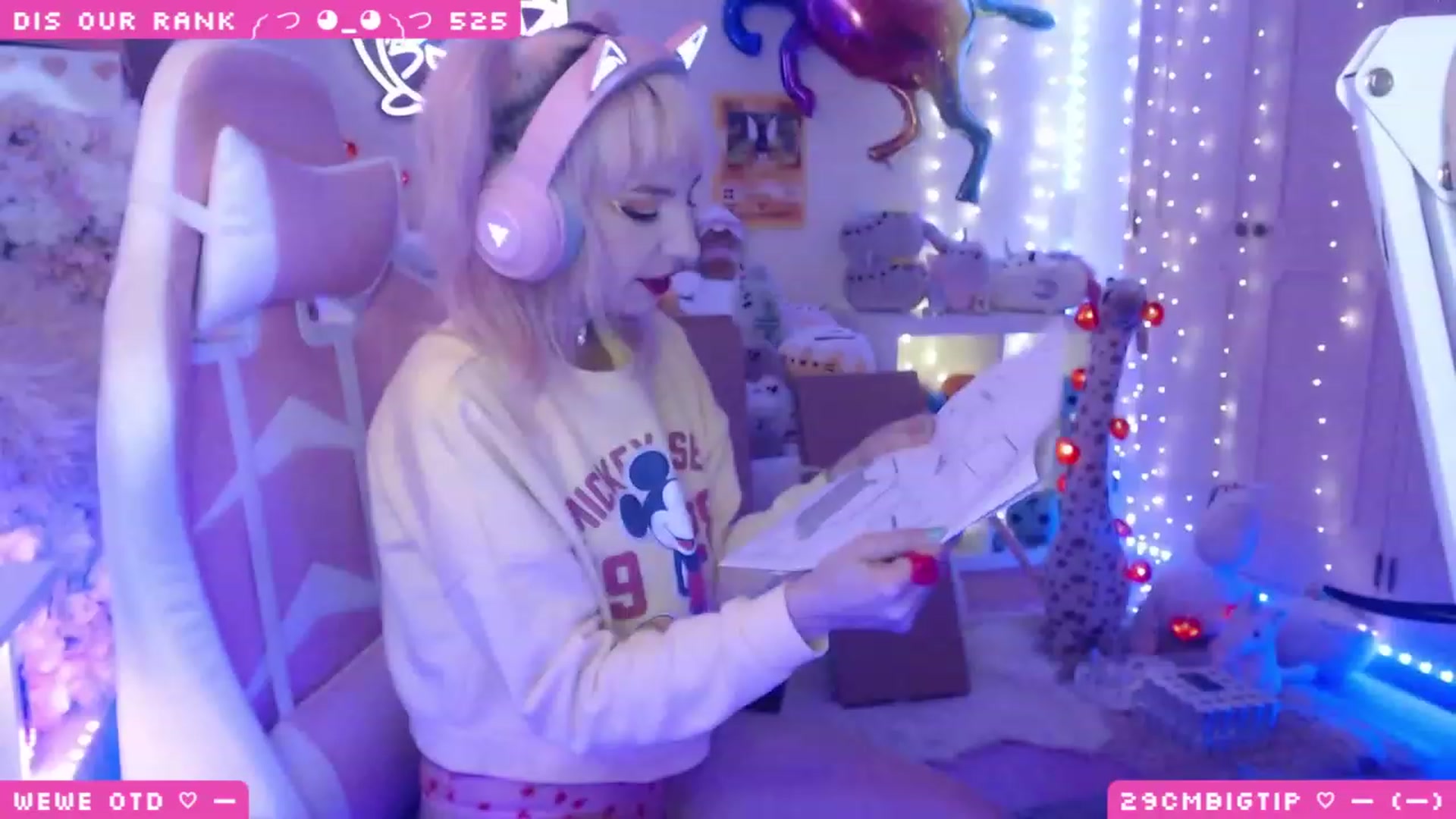 Gallery image thumbnail from WonderAna's myfreecams stream on, 03/14/2023, 24:02 image 8 of 20