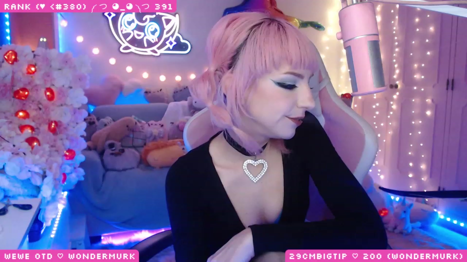 Gallery image thumbnail from WonderAna's myfreecams stream on, 03/19/2023, 01:28 image 6 of 20