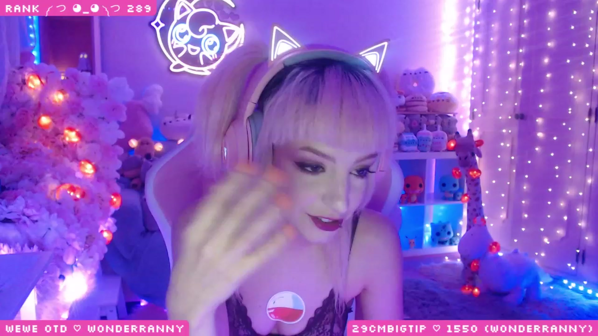 Gallery image thumbnail from WonderAna's myfreecams stream on, 04/13/2023, 01:07 image 3 of 20