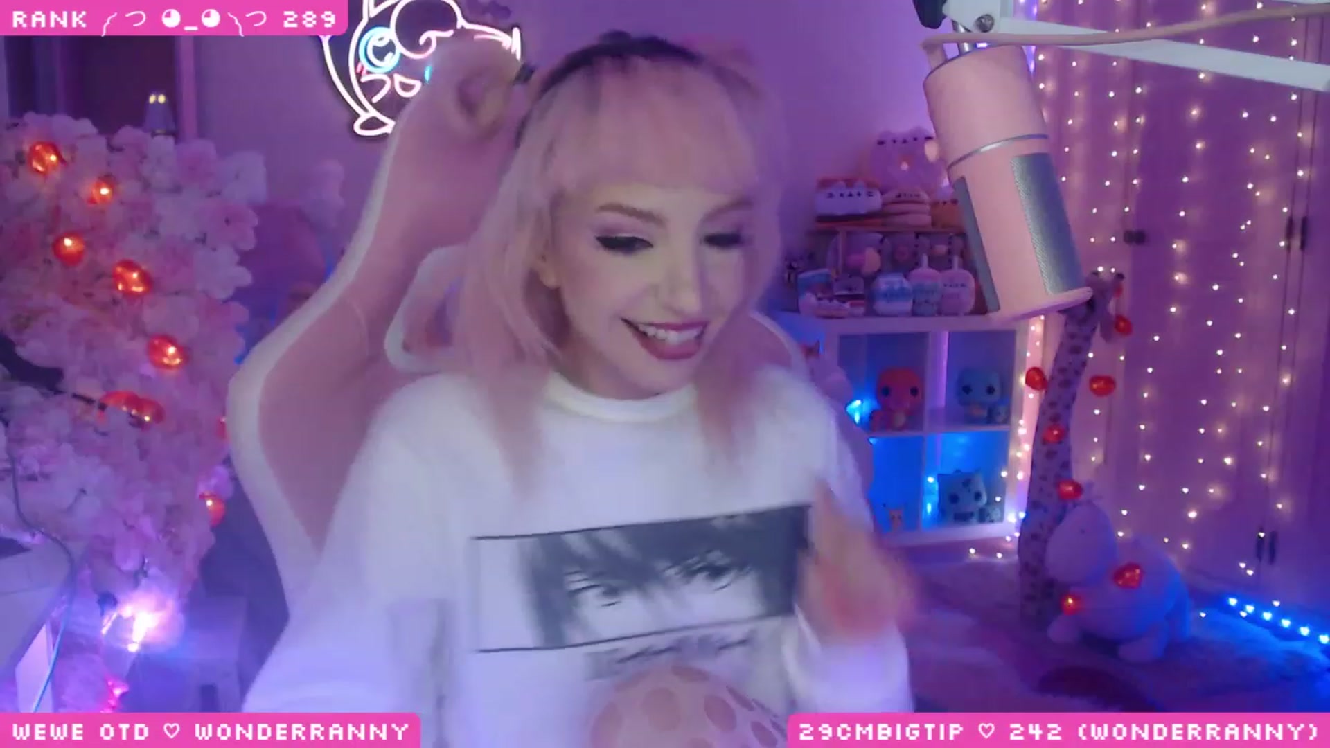 Gallery image thumbnail from WonderAna's myfreecams stream on, 04/14/2023, 24:07 image 3 of 20