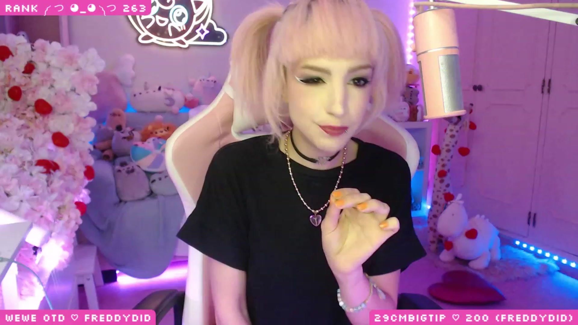 Gallery image thumbnail from WonderAna's myfreecams stream on, 04/15/2023, 24:03 image 12 of 20