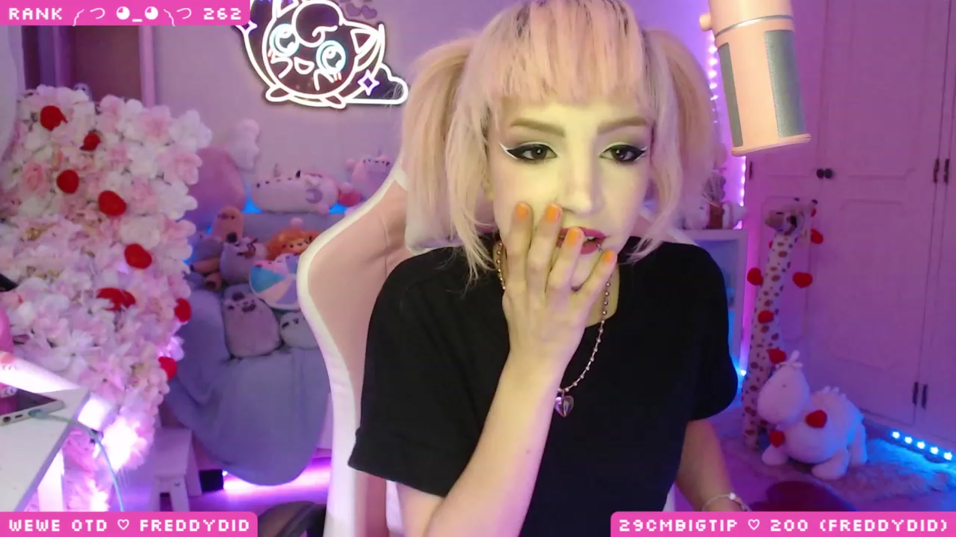 Gallery image thumbnail from WonderAna's myfreecams stream on, 04/15/2023, 24:03 image 1 of 20
