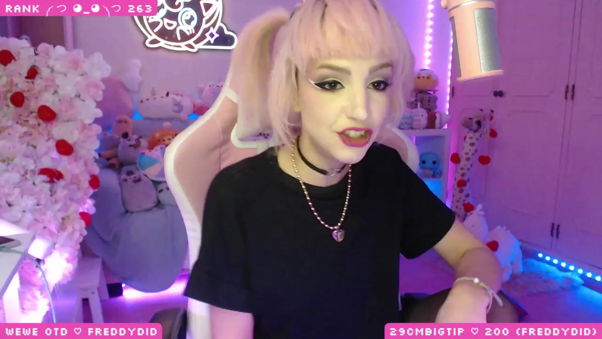 Gallery image thumbnail from WonderAna's myfreecams stream on, 04/15/2023, 24:03 image 6 of 20