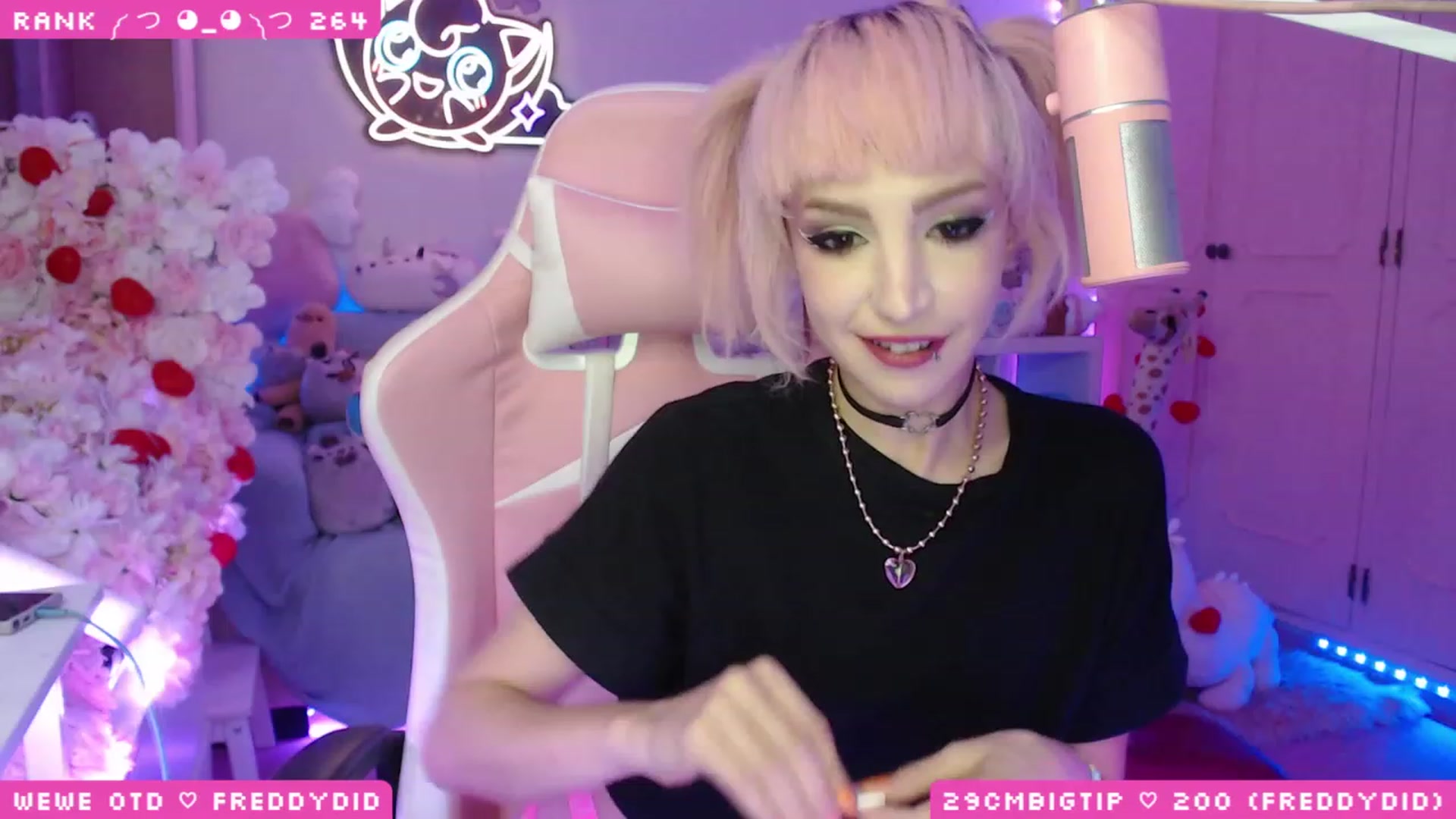 Gallery image thumbnail from WonderAna's myfreecams stream on, 04/15/2023, 24:03 image 17 of 20