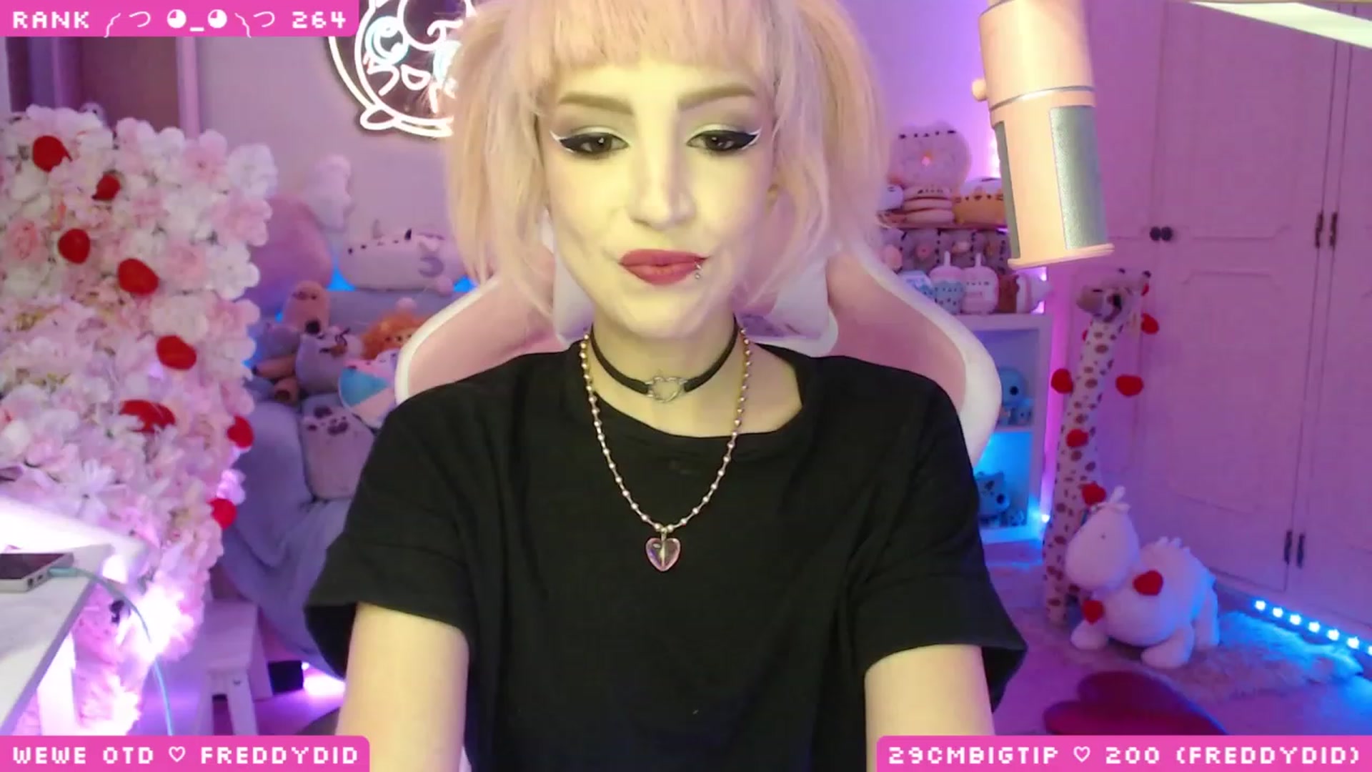 Gallery image thumbnail from WonderAna's myfreecams stream on, 04/15/2023, 24:03 image 19 of 20