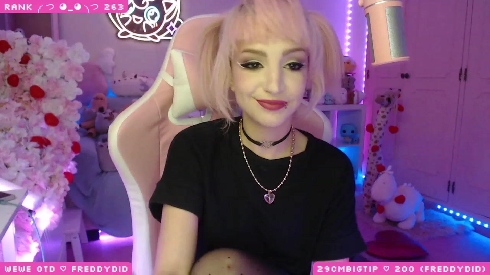 Gallery image thumbnail from WonderAna's myfreecams stream on, 04/15/2023, 24:03 image 9 of 20