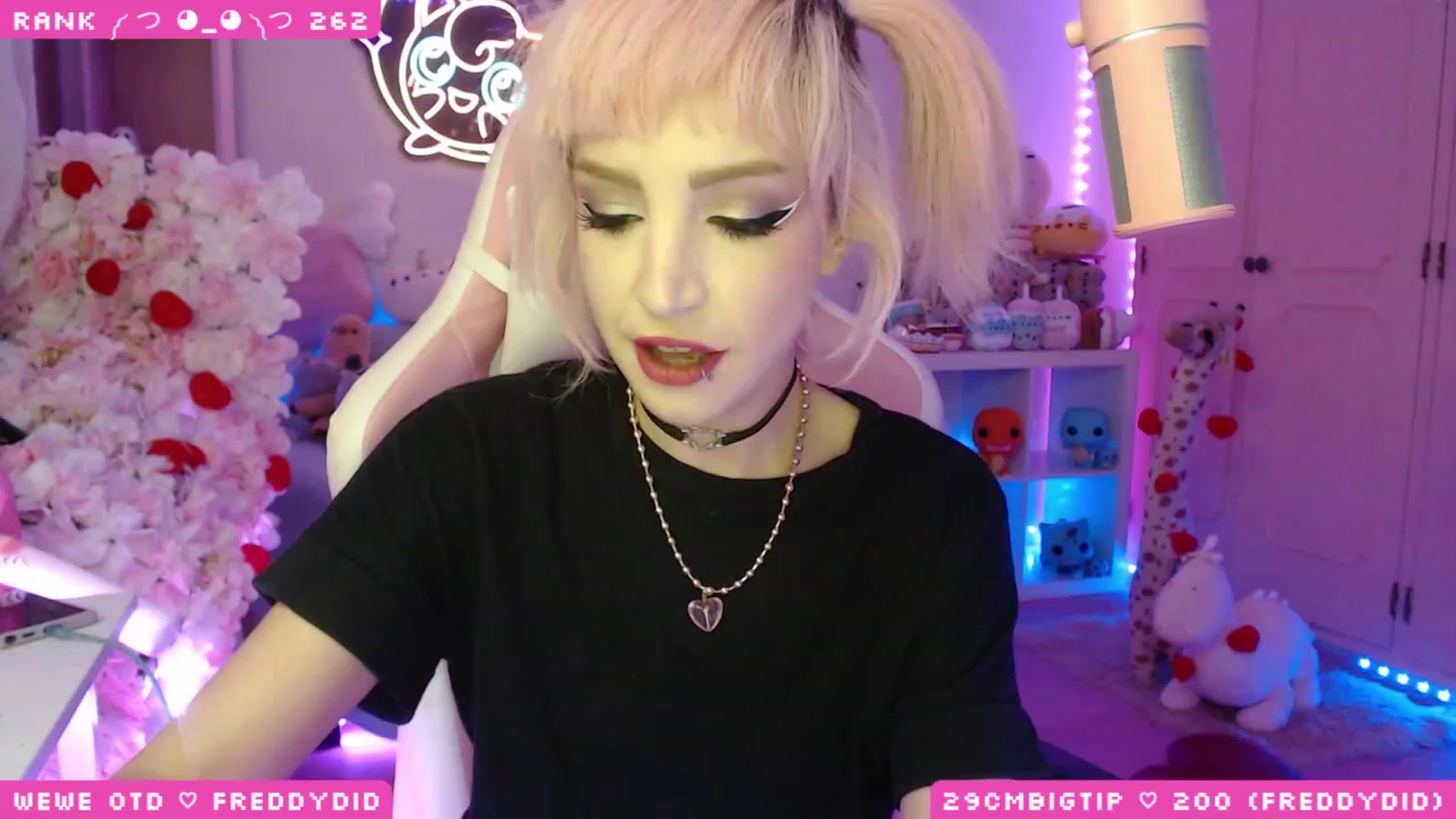 Gallery image thumbnail from WonderAna's myfreecams stream on, 04/15/2023, 24:03 image 2 of 20