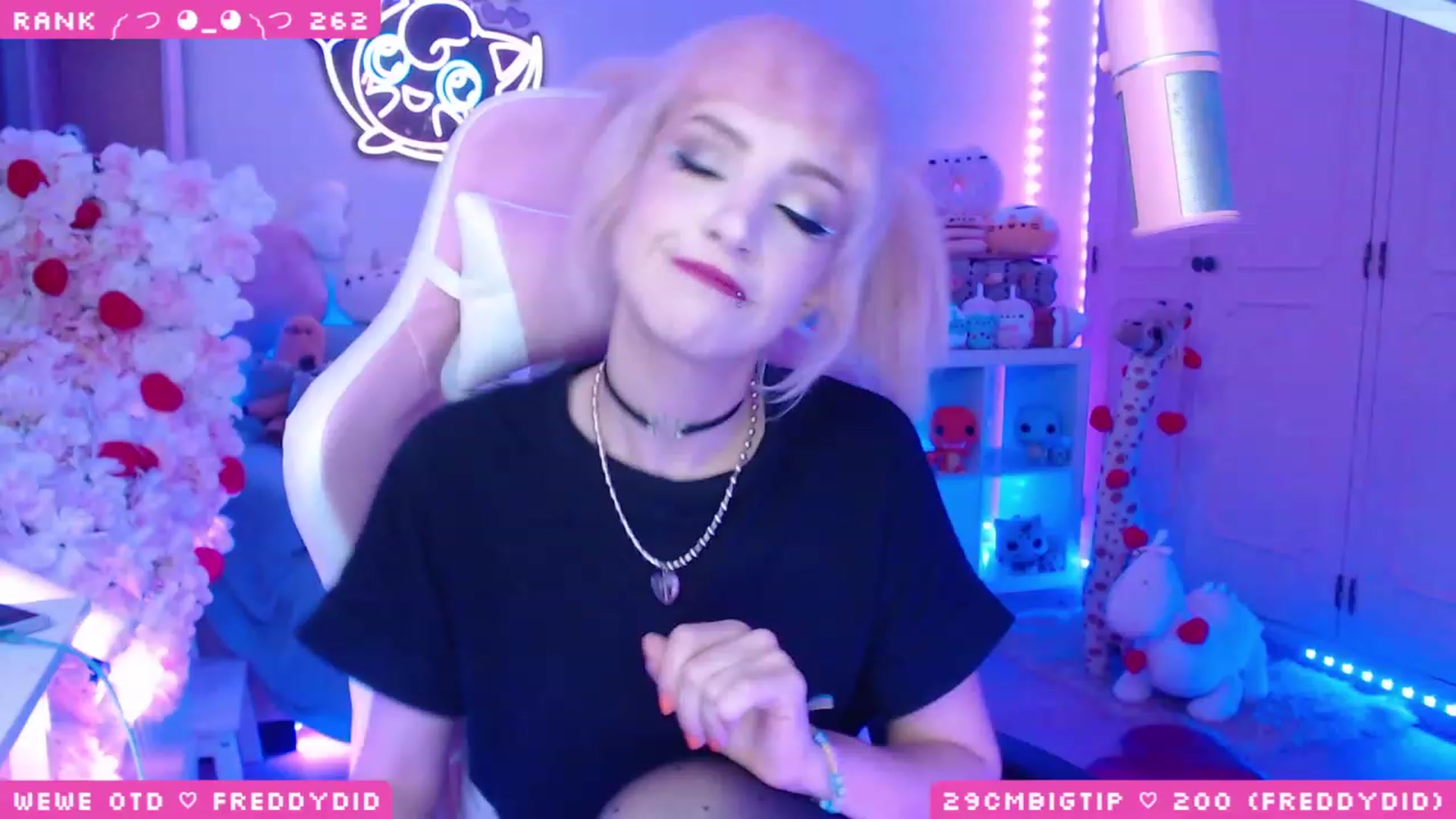 Gallery image thumbnail from WonderAna's myfreecams stream on, 04/15/2023, 24:03 image 3 of 20