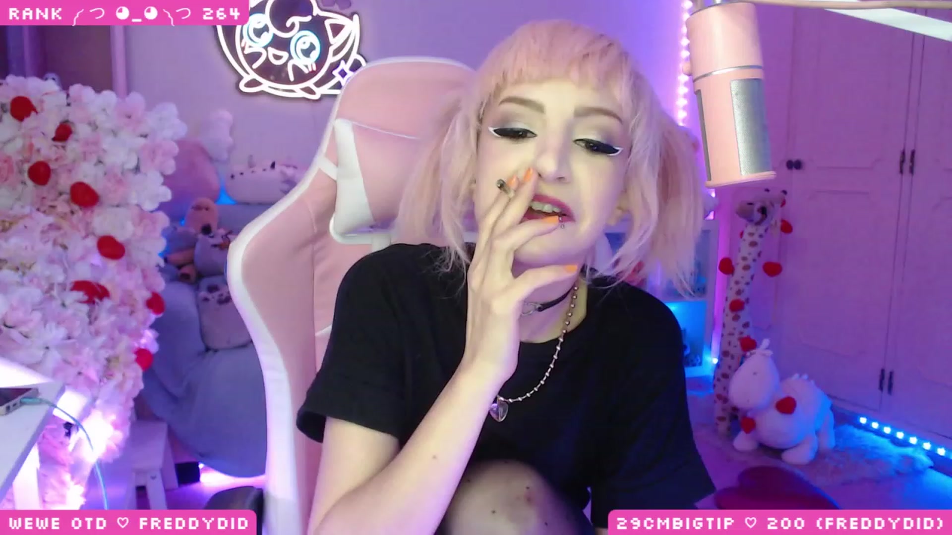 Gallery image thumbnail from WonderAna's myfreecams stream on, 04/15/2023, 24:03 image 15 of 20