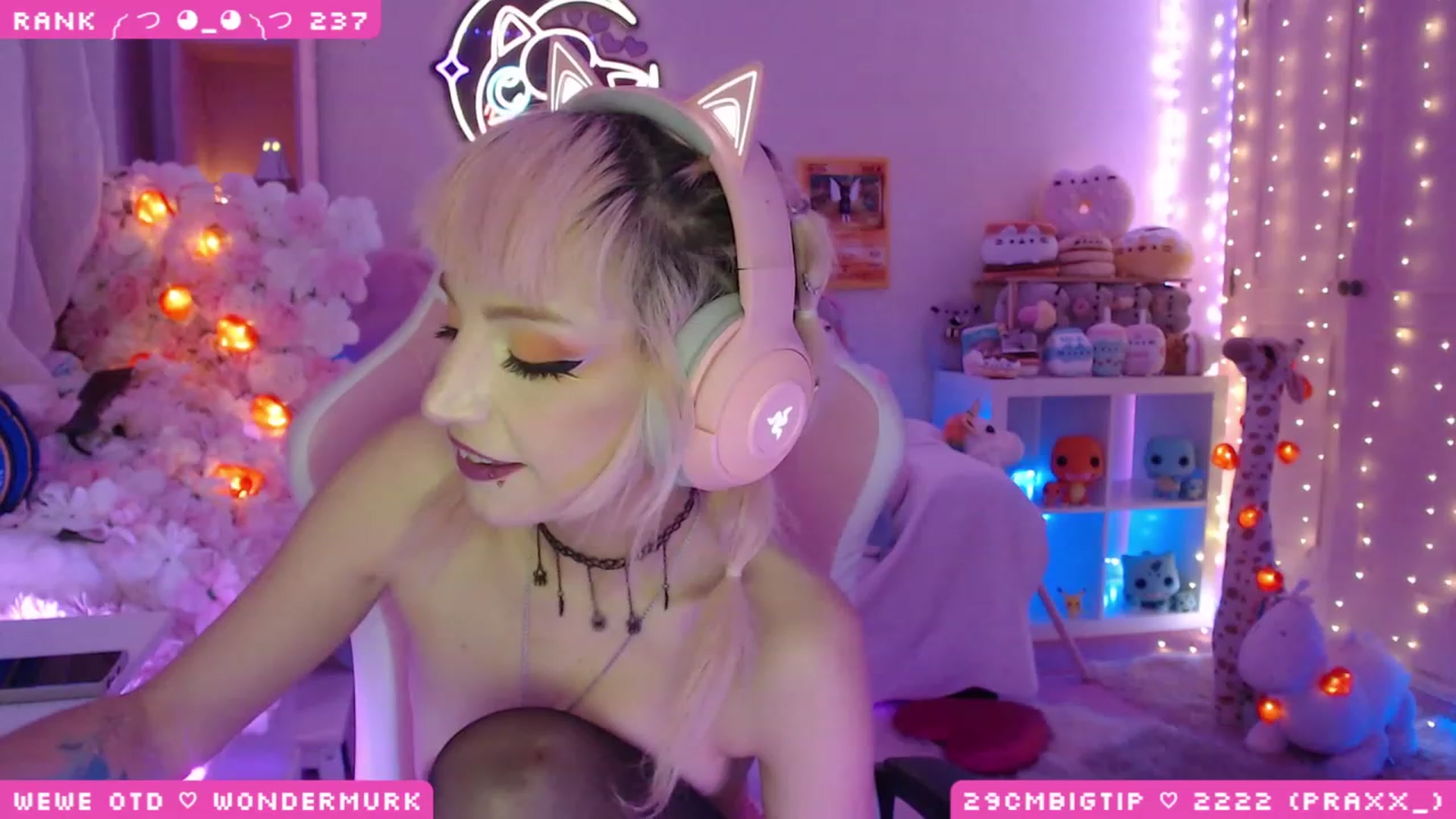 Gallery image thumbnail from WonderAna's myfreecams stream on, 04/16/2023, 01:23 image 15 of 20