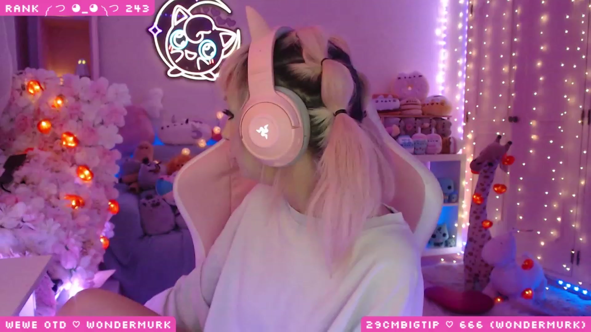 Gallery image thumbnail from WonderAna's myfreecams stream on, 04/16/2023, 22:35 image 2 of 20