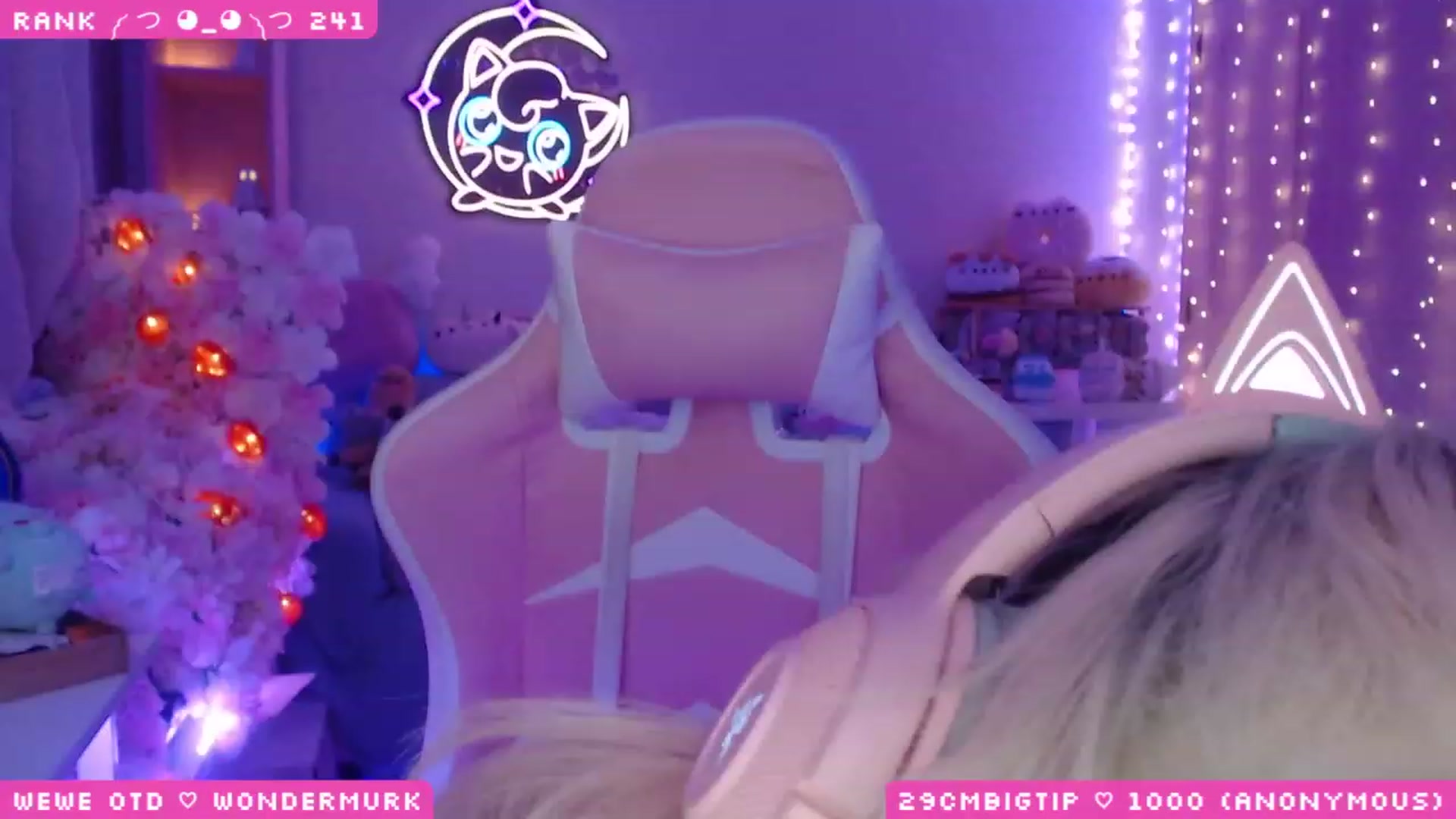Gallery image thumbnail from WonderAna's myfreecams stream on, 04/17/2023, 01:28 image 15 of 20