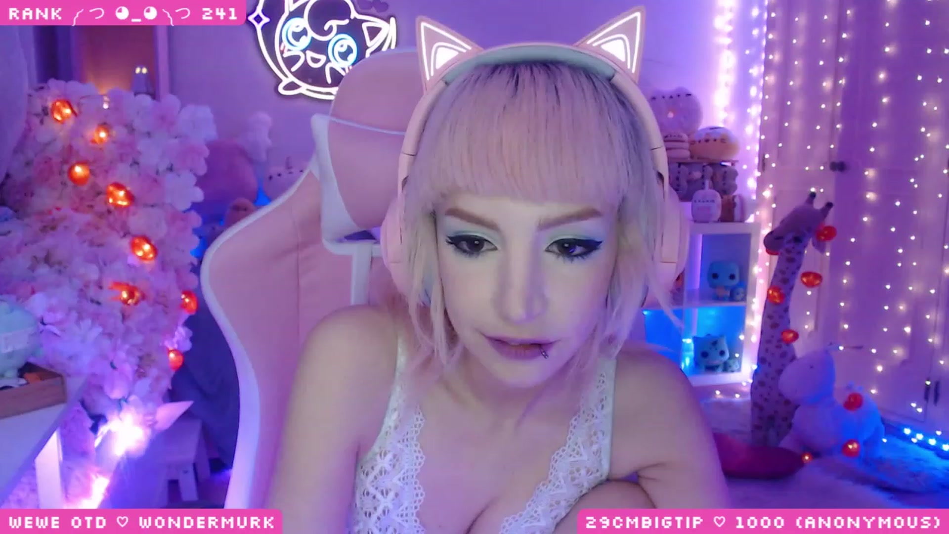 Gallery image thumbnail from WonderAna's myfreecams stream on, 04/17/2023, 01:28 image 10 of 20