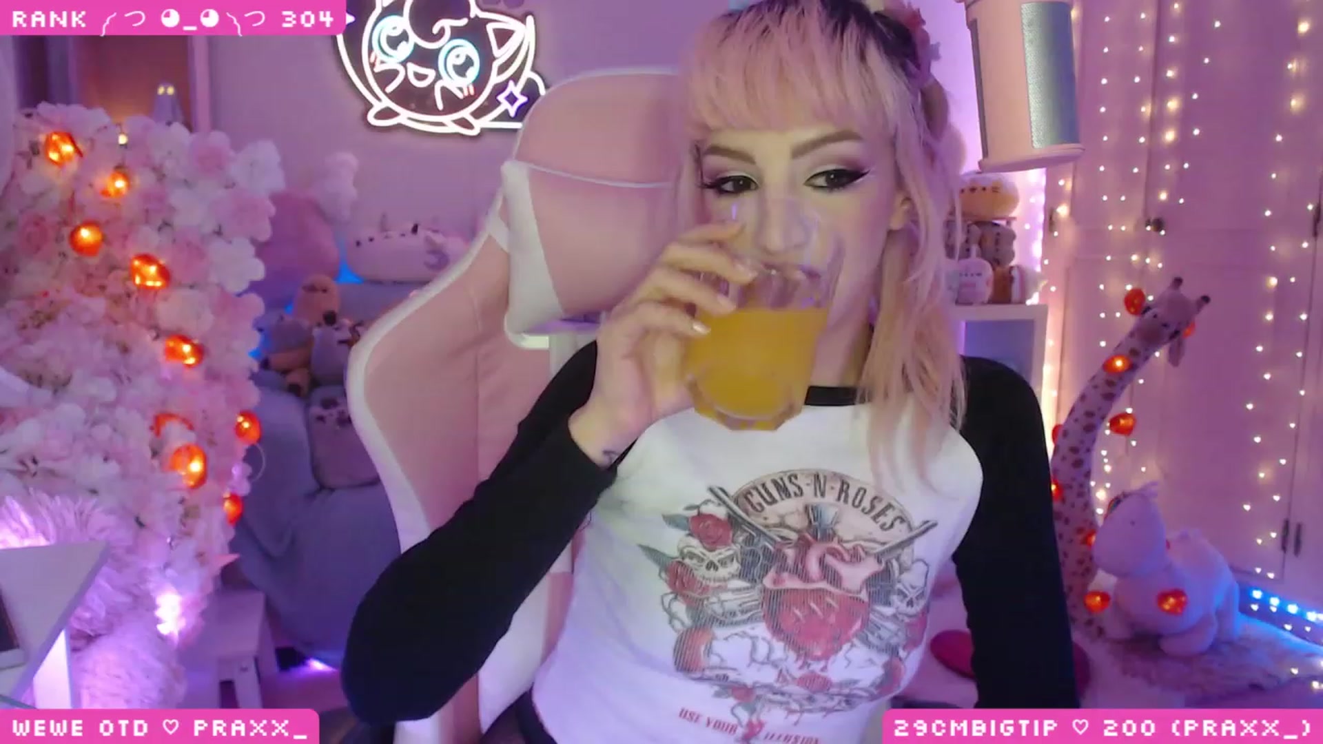 Gallery image thumbnail from WonderAna's myfreecams stream on, 04/21/2023, 23:30 image 12 of 20