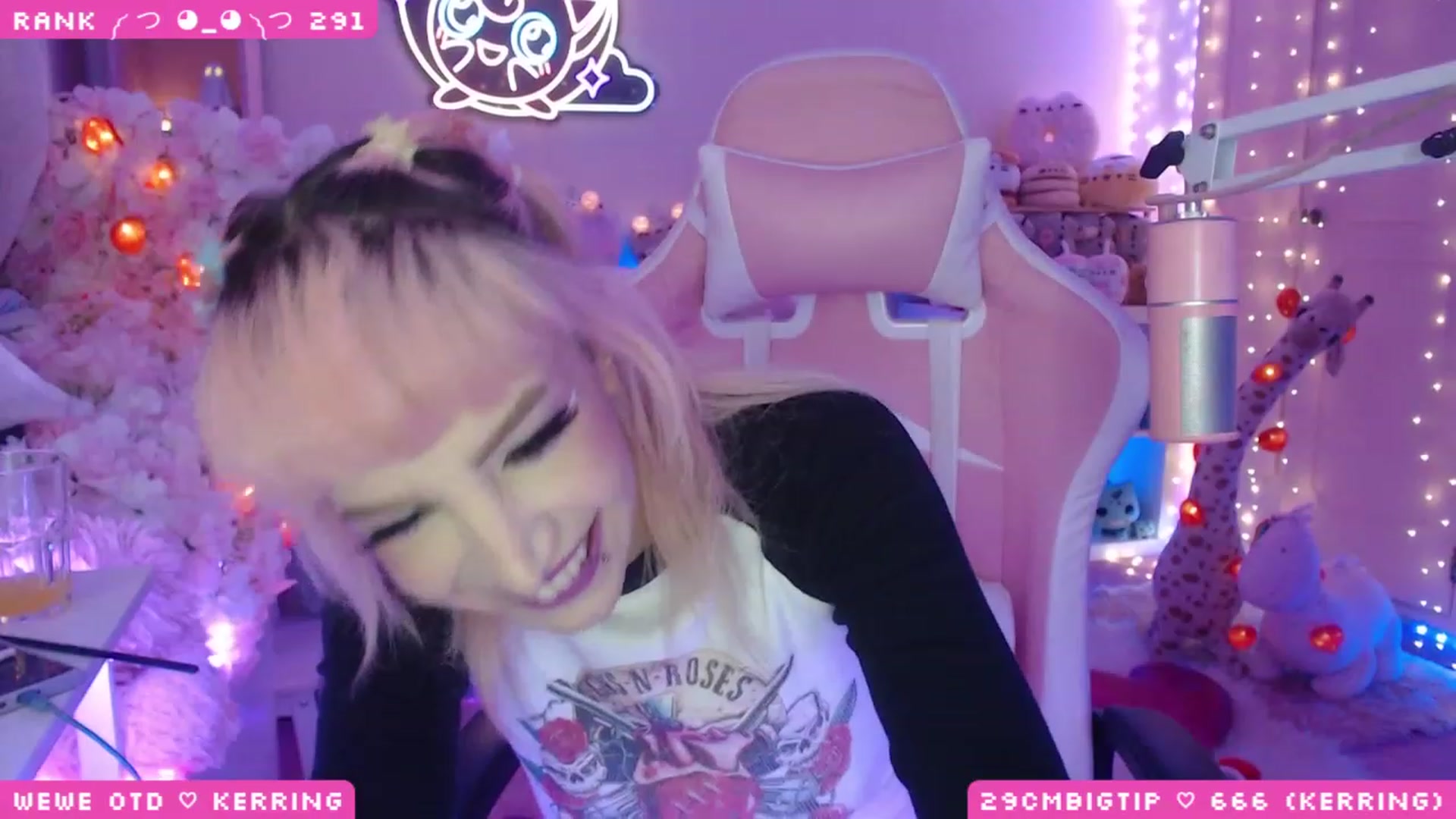 Gallery image thumbnail from WonderAna's myfreecams stream on, 04/21/2023, 23:30 image 19 of 20