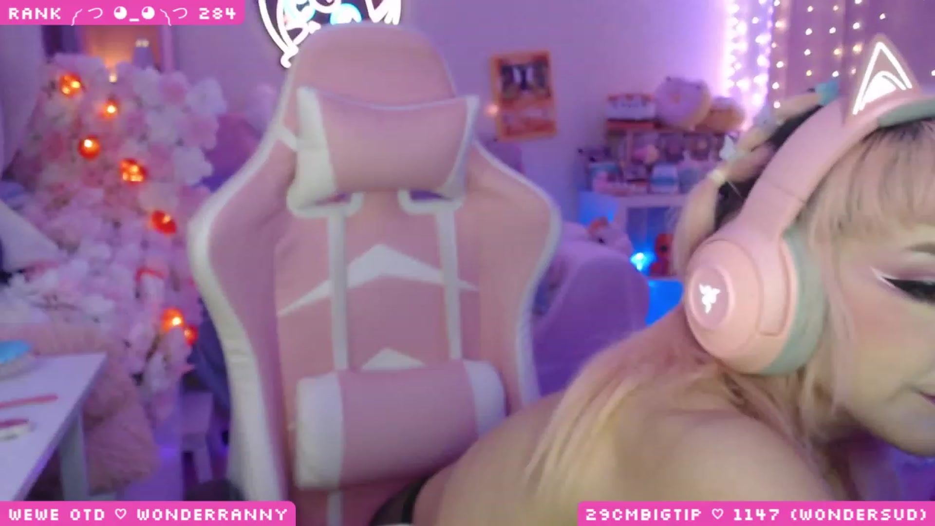 Gallery image thumbnail from WonderAna's myfreecams stream on, 04/22/2023, 02:48 image 8 of 20