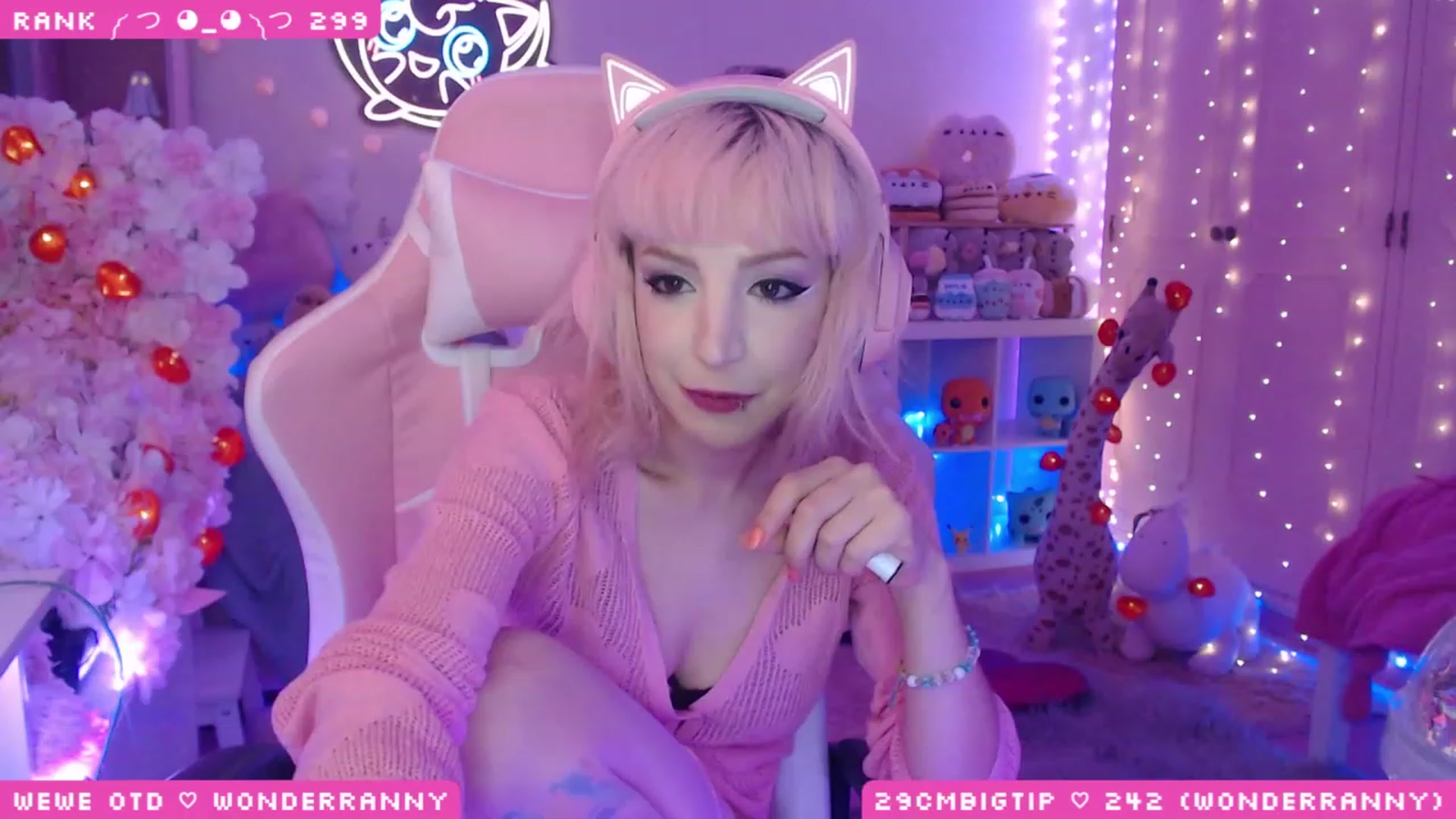 Gallery image thumbnail from WonderAna's myfreecams stream on, 04/22/2023, 23:28 image 10 of 20