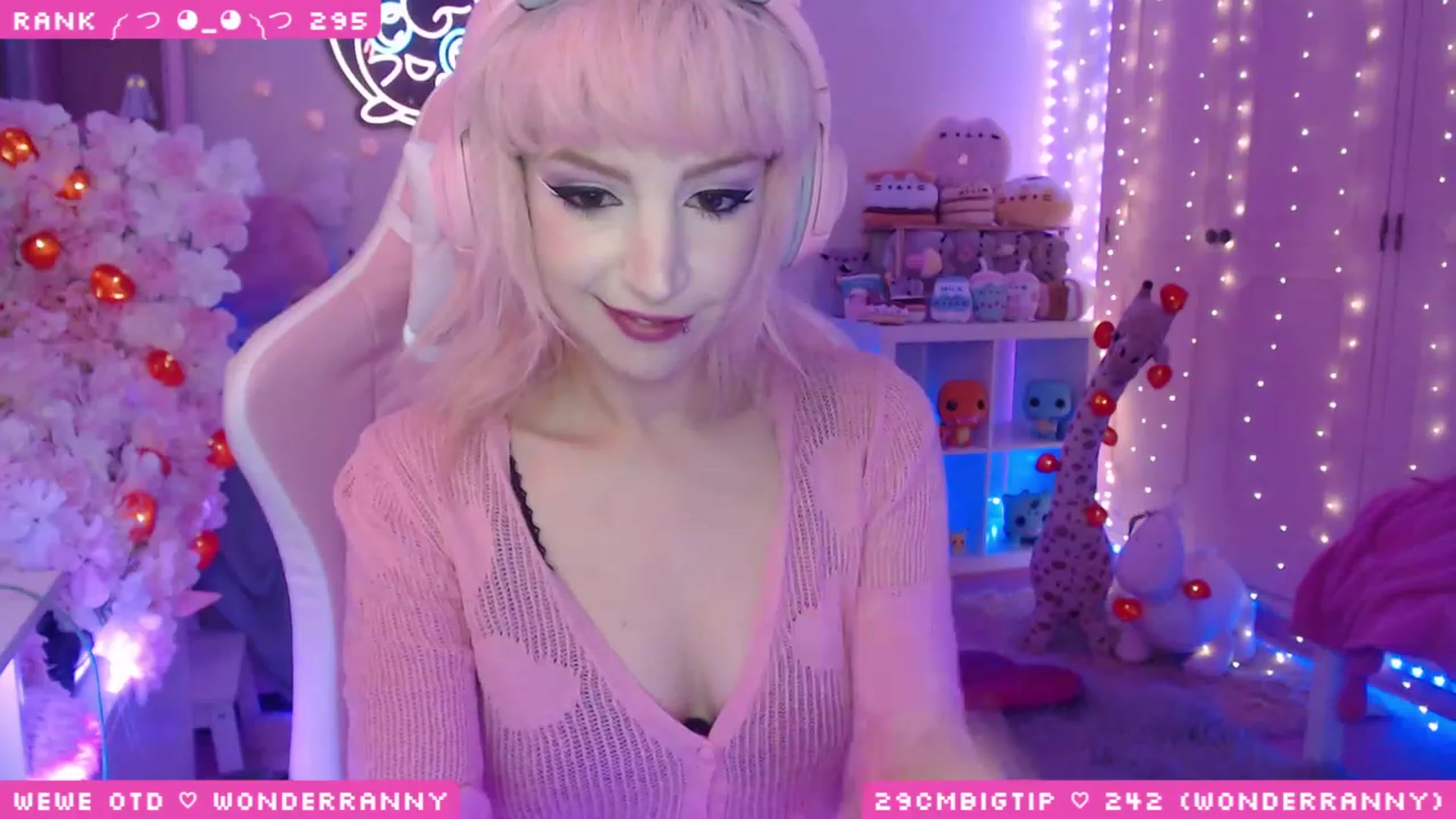 Gallery image thumbnail from WonderAna's myfreecams stream on, 04/22/2023, 23:28 image 17 of 20