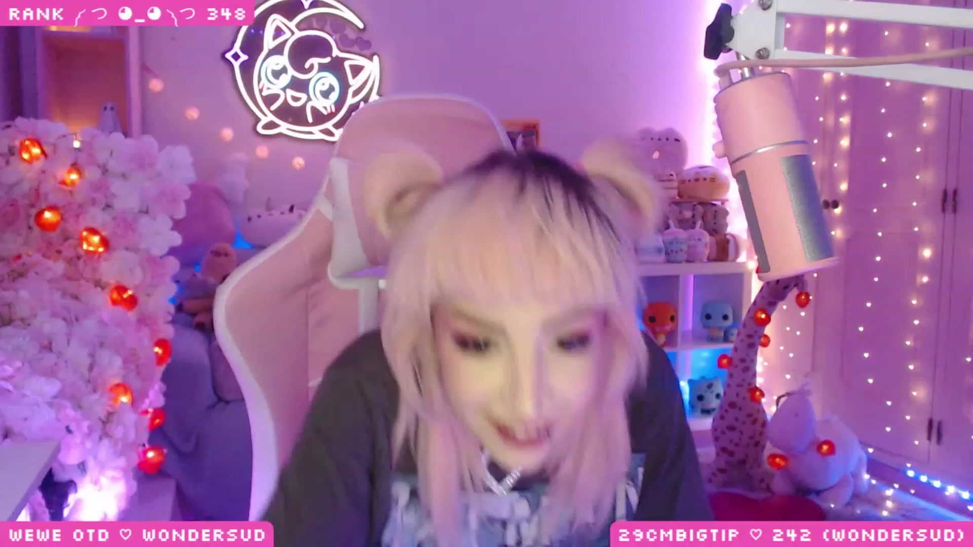 Gallery image thumbnail from WonderAna's myfreecams stream on, 04/27/2023, 24:00 image 1 of 20