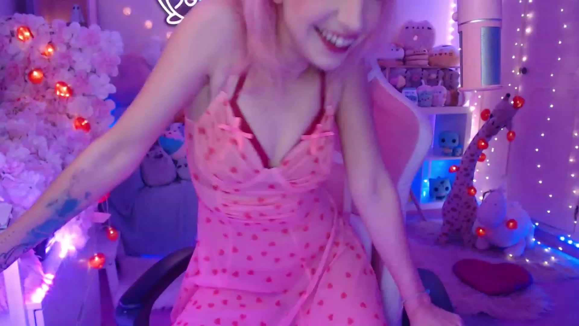 Gallery image thumbnail from WonderAna's myfreecams stream on, 04/29/2023, 22:01 image 17 of 20