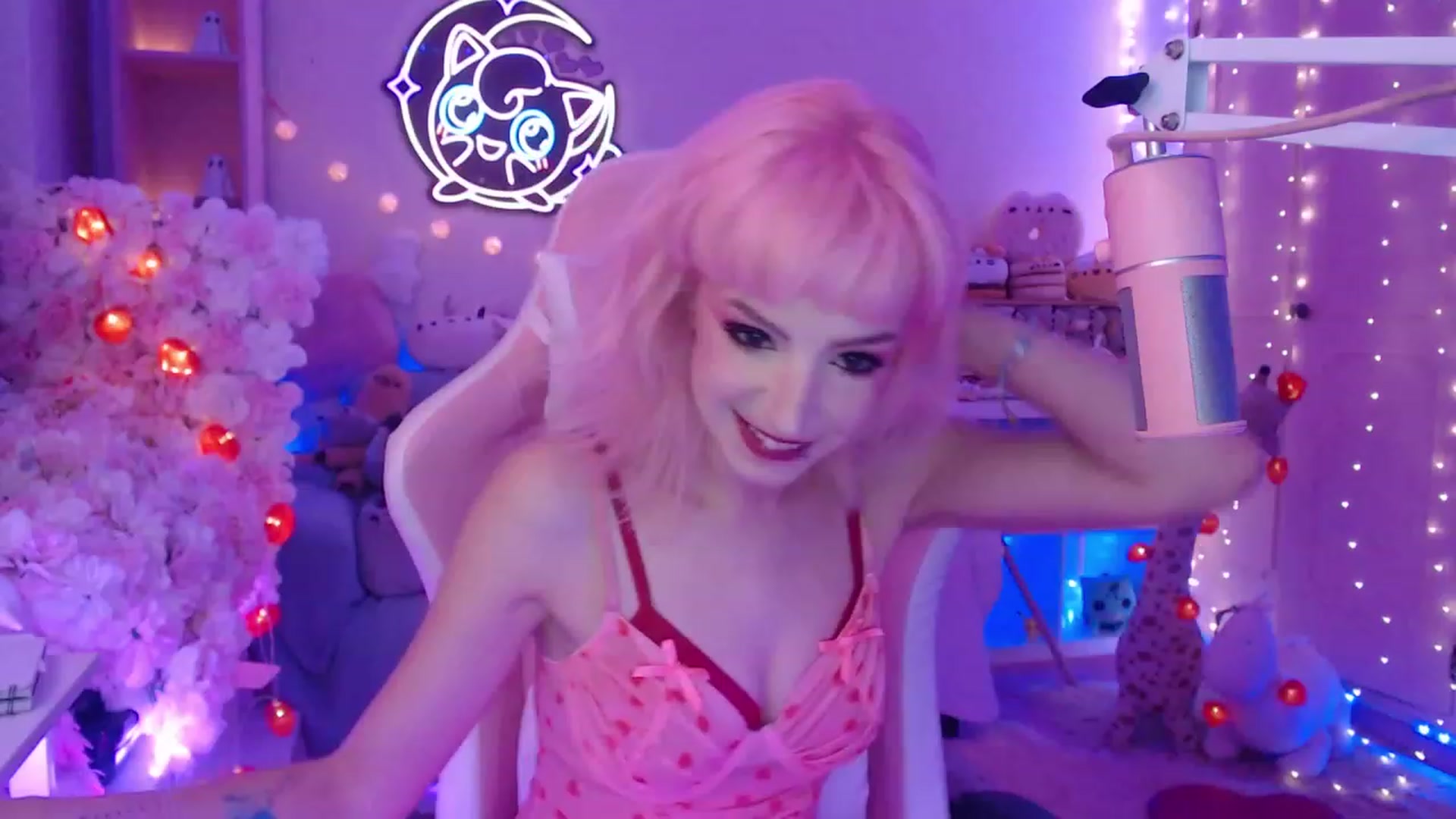 Gallery image thumbnail from WonderAna's myfreecams stream on, 04/29/2023, 22:01 image 3 of 20