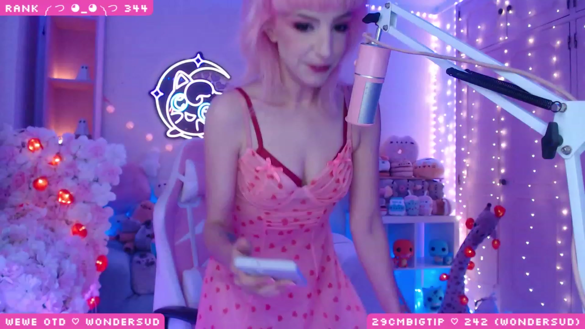 Gallery image thumbnail from WonderAna's myfreecams stream on, 04/30/2023, 24:03 image 10 of 20