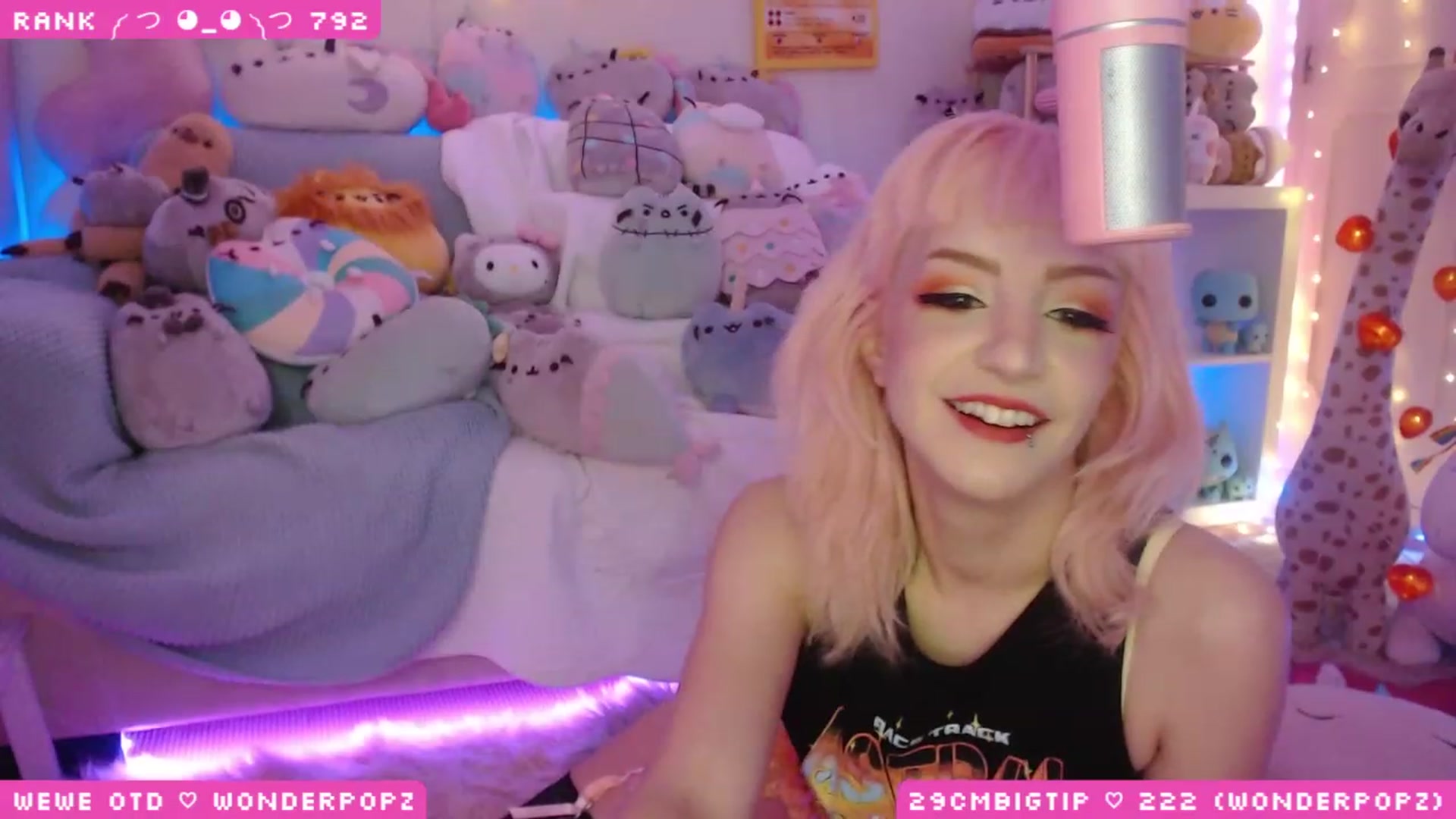 Gallery image thumbnail from WonderAna's myfreecams stream on, 05/08/2023, 24:12 image 3 of 20