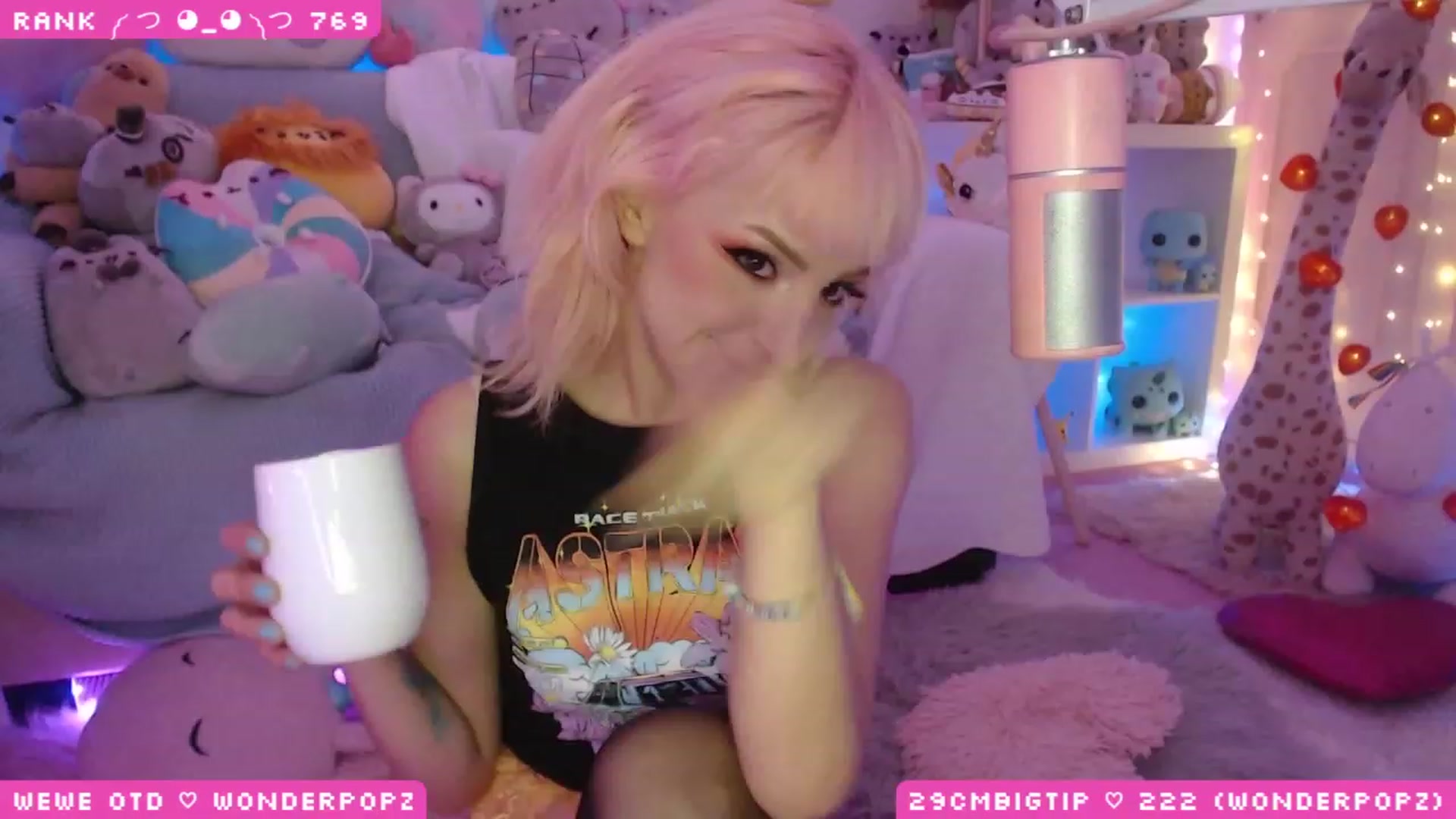 Gallery image thumbnail from WonderAna's myfreecams stream on, 05/08/2023, 03:06 image 9 of 20