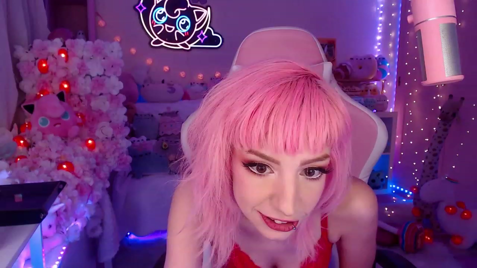 Gallery image thumbnail from WonderAna's myfreecams stream on, 05/28/2023, 03:49 image 2 of 20