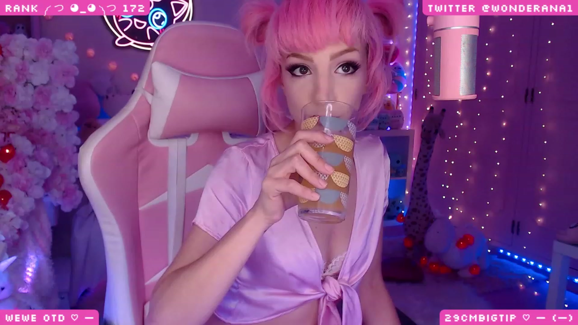 Gallery image thumbnail from WonderAna's myfreecams stream on, 06/09/2023, 21:54 image 1 of 20