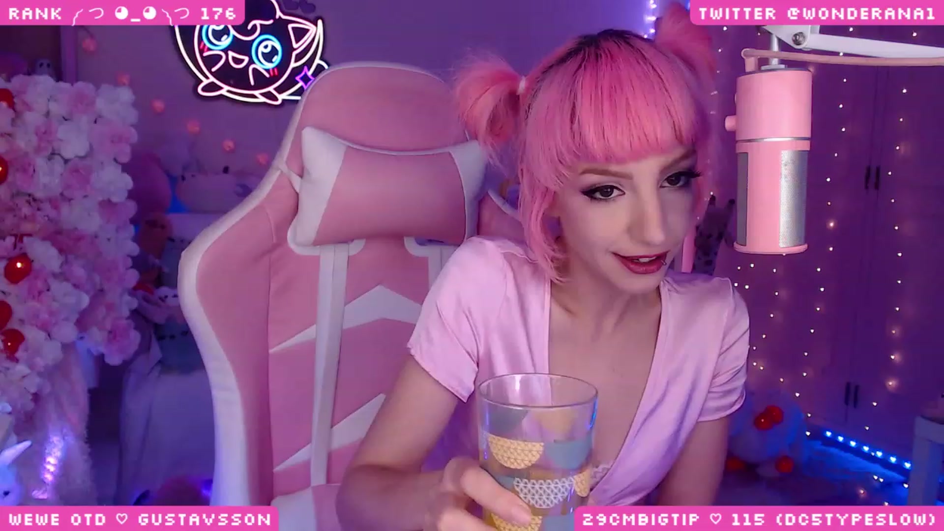 Gallery image thumbnail from WonderAna's myfreecams stream on, 06/10/2023, 02:08 image 6 of 20