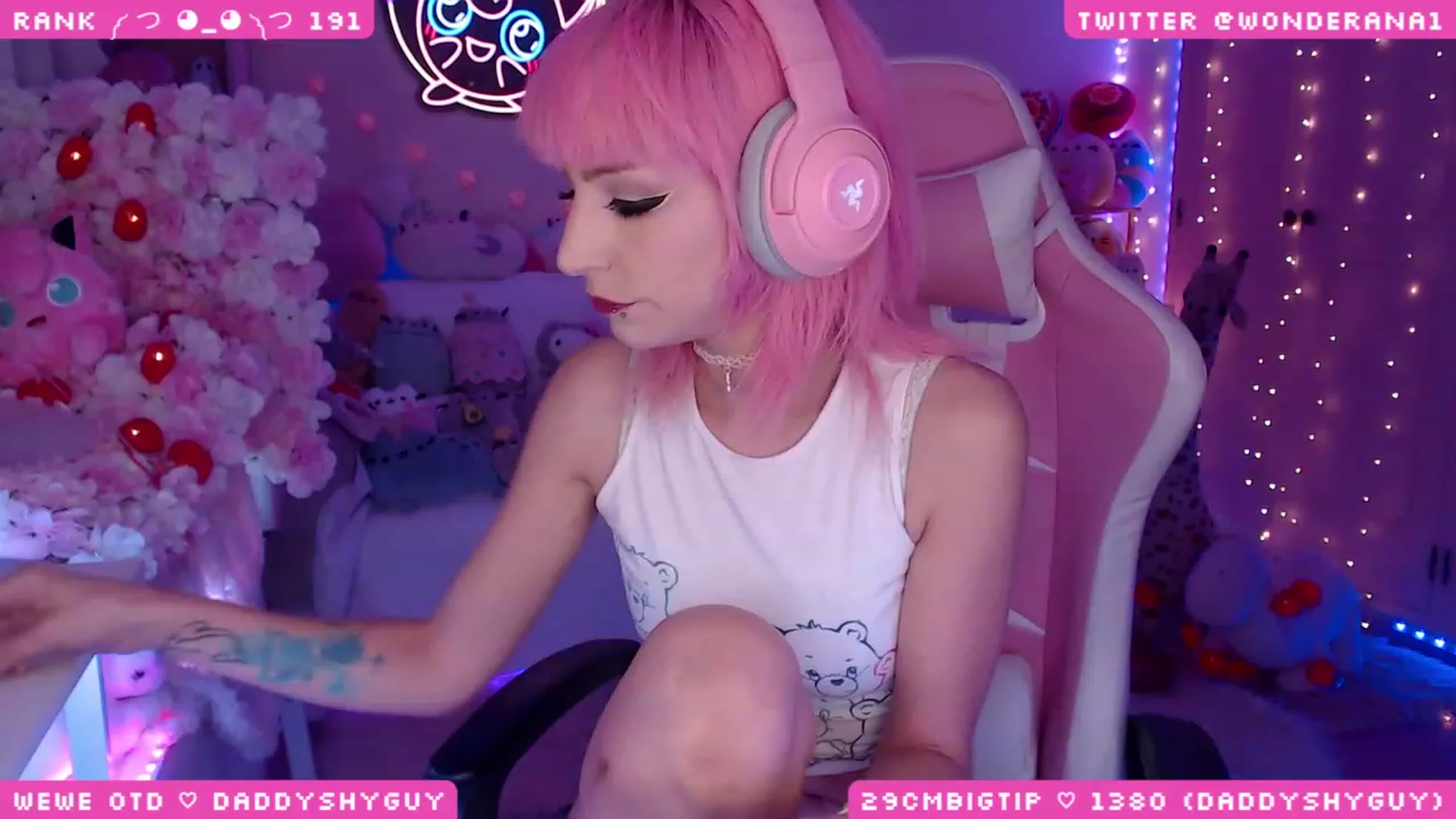 Gallery image thumbnail from WonderAna's myfreecams stream on, 06/11/2023, 24:48 image 12 of 20