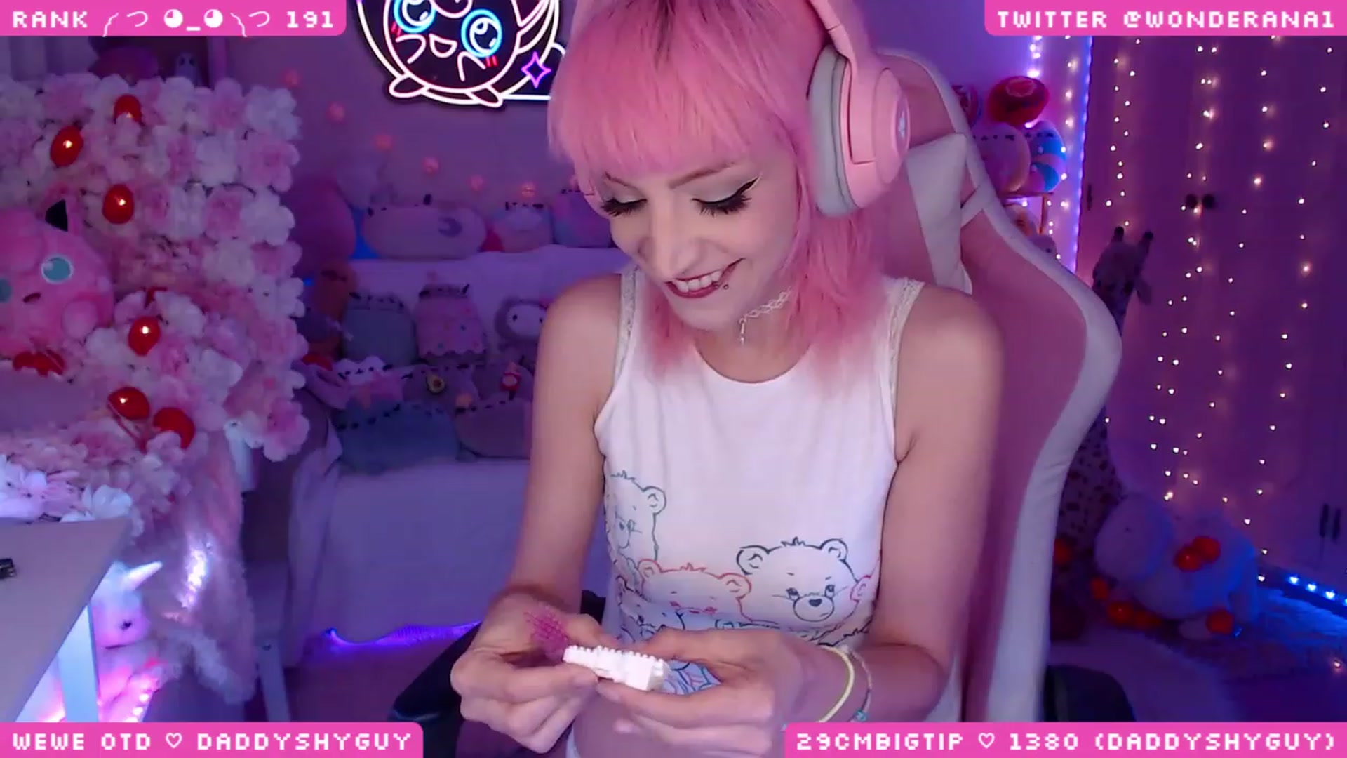 Gallery image thumbnail from WonderAna's myfreecams stream on, 06/11/2023, 24:48 image 16 of 20