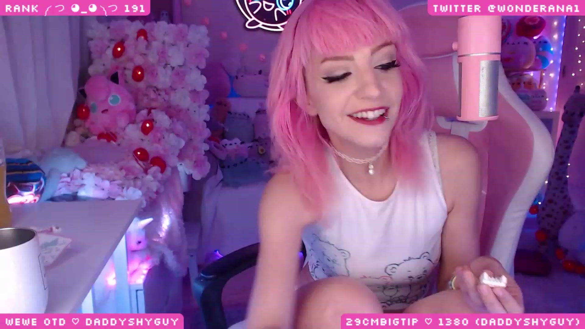 Gallery image thumbnail from WonderAna's myfreecams stream on, 06/11/2023, 24:48 image 8 of 20