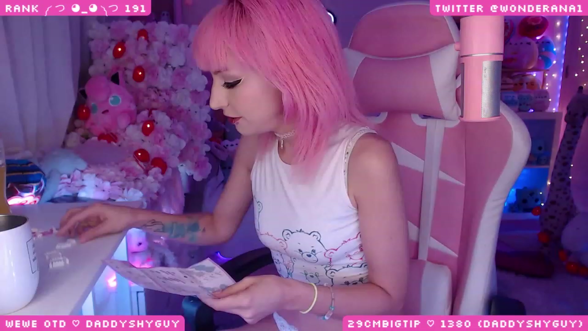 Gallery image thumbnail from WonderAna's myfreecams stream on, 06/11/2023, 01:02 image 12 of 20