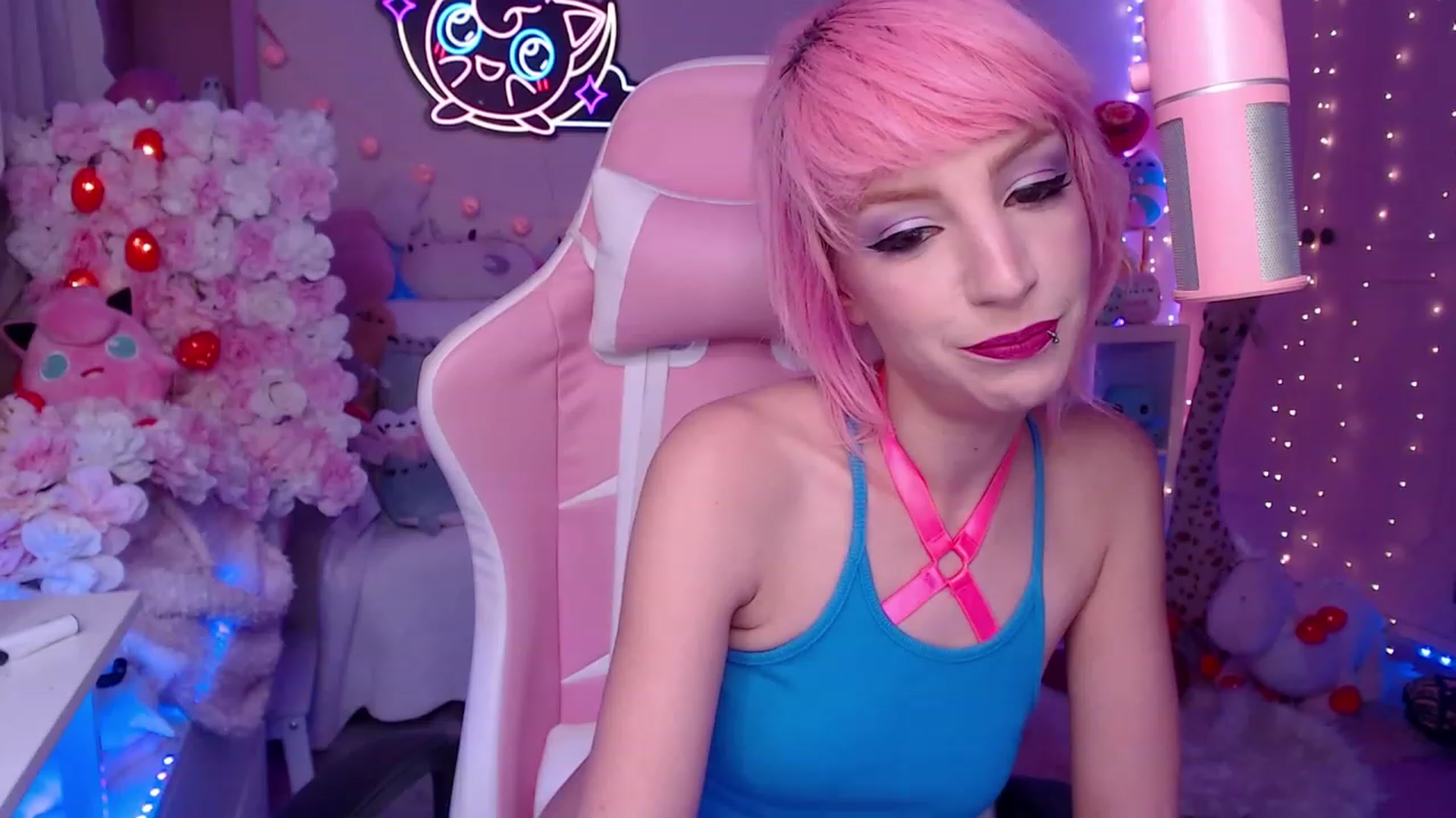 Gallery image thumbnail from WonderAna's myfreecams stream on, 06/16/2023, 24:38 image 7 of 20