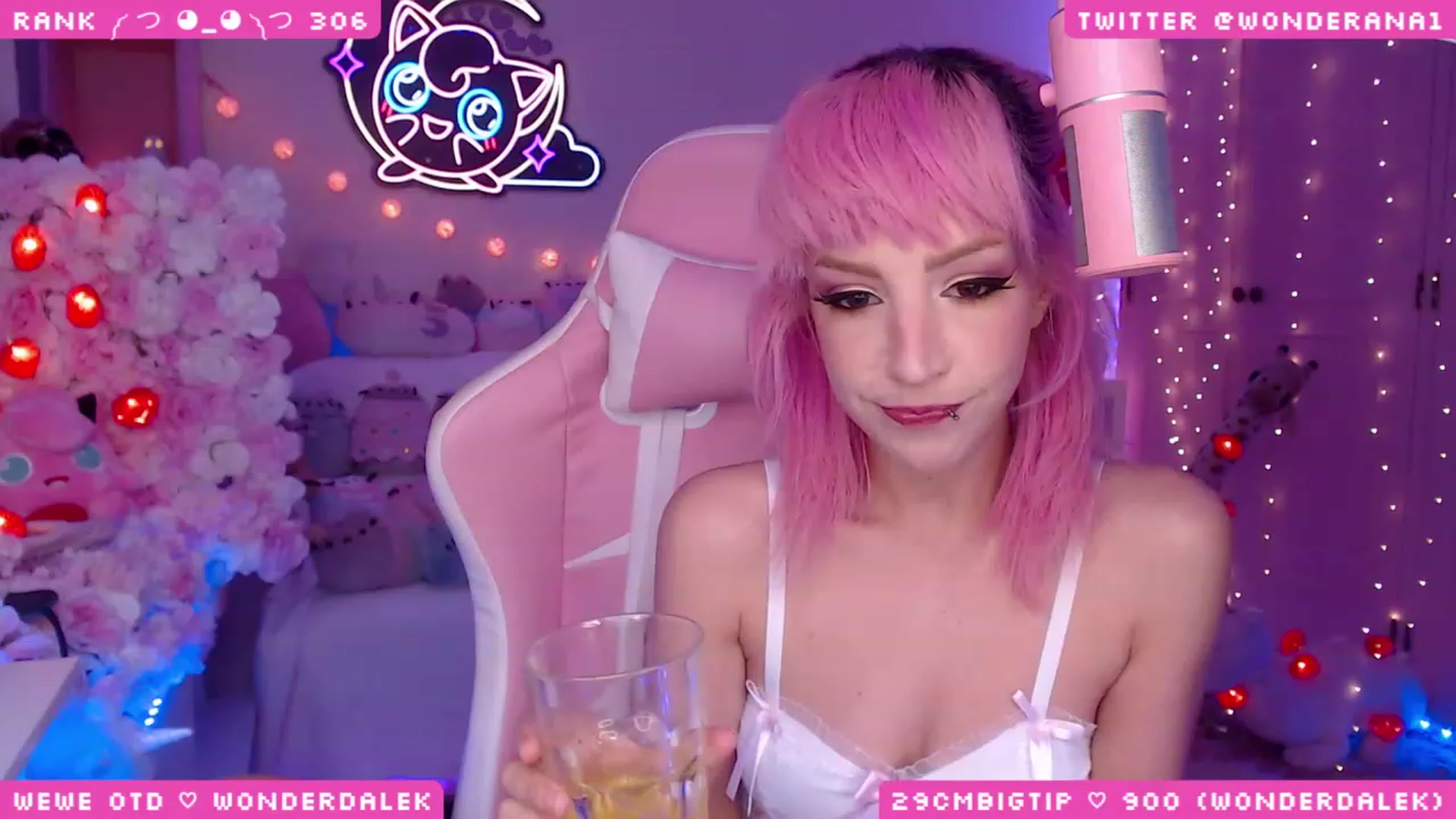 Gallery image thumbnail from WonderAna's myfreecams stream on, 06/23/2023, 24:43 image 13 of 20