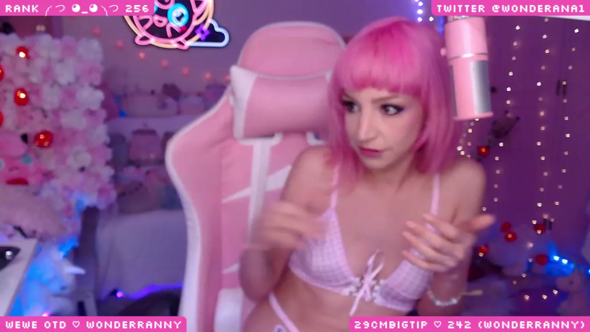 Gallery image thumbnail from WonderAna's myfreecams stream on, 06/24/2023, 01:28 image 6 of 20