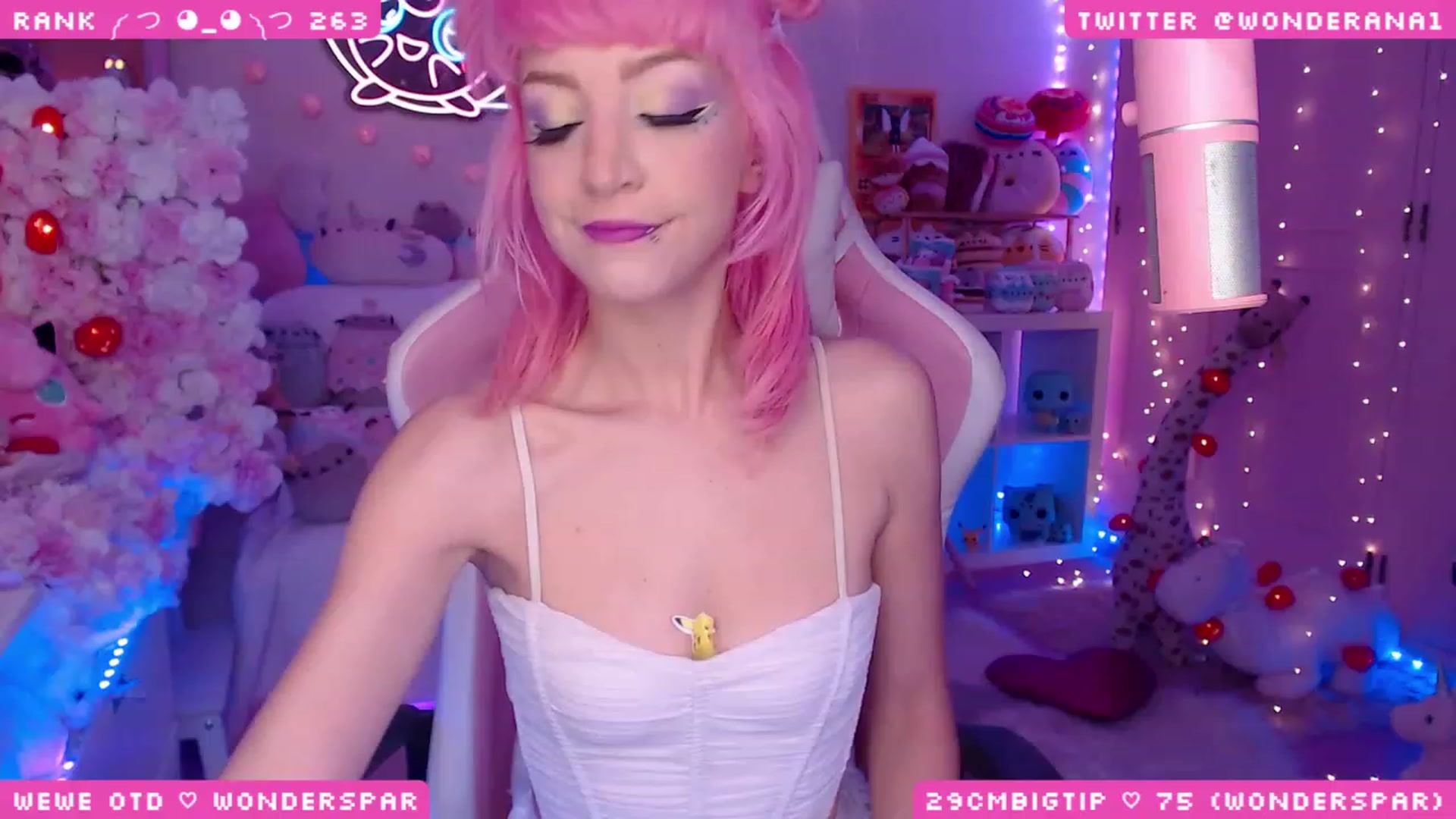 Gallery image thumbnail from WonderAna's myfreecams stream on, 06/26/2023, 24:02 image 11 of 20
