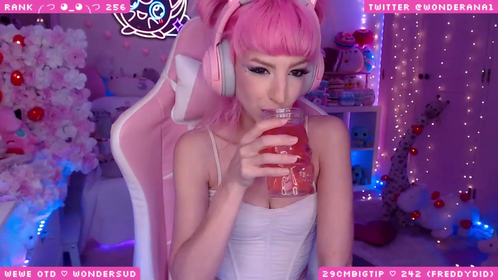 Gallery image thumbnail from WonderAna's myfreecams stream on, 06/26/2023, 05:13 image 6 of 20