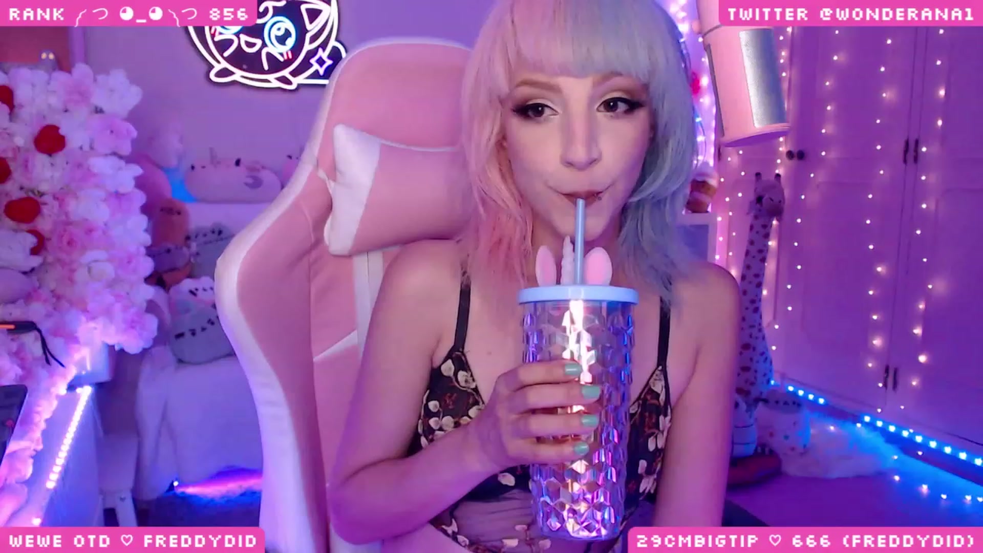 Gallery image thumbnail from WonderAna's myfreecams stream on, 08/03/2023, 01:13 image 16 of 20