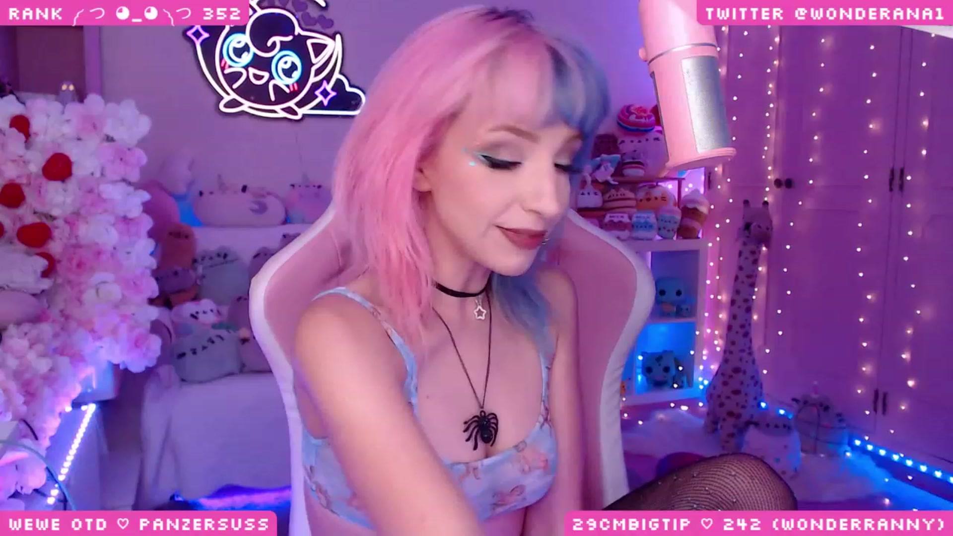 Gallery image thumbnail from WonderAna's myfreecams stream on, 08/04/2023, 23:21 image 14 of 20
