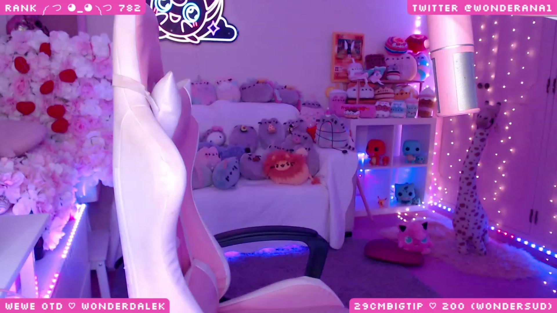 Gallery image thumbnail from WonderAna's myfreecams stream on, 09/19/2023, 24:20 image 7 of 20
