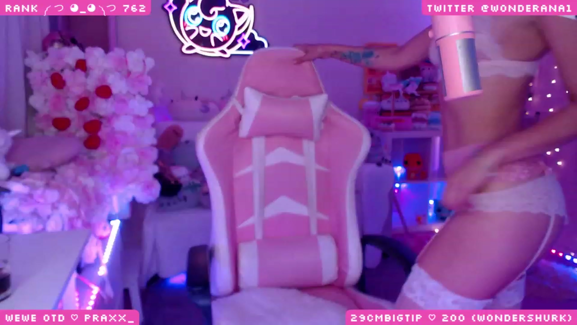 Gallery image thumbnail from WonderAna's myfreecams stream on, 09/19/2023, 23:15 image 1 of 20