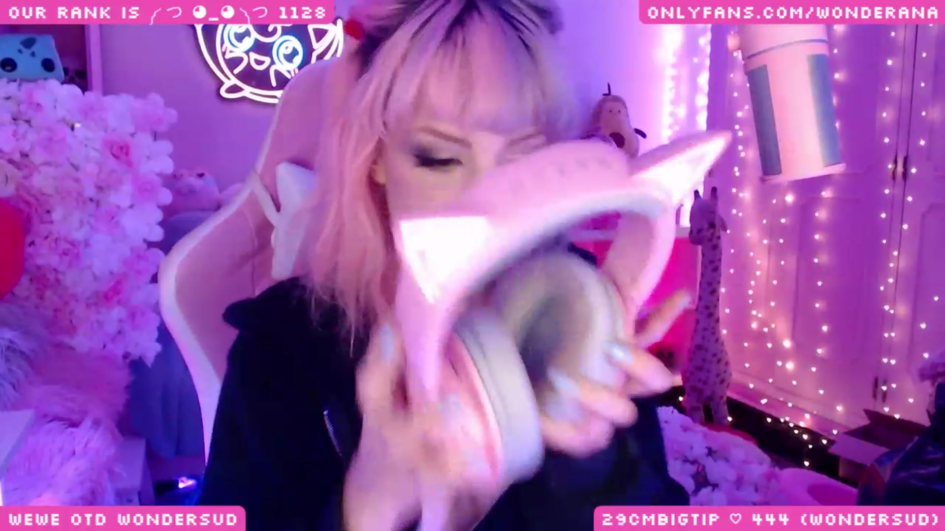 Gallery image thumbnail from WonderAna's myfreecams stream on, 11/05/2023, 02:00 image 17 of 20