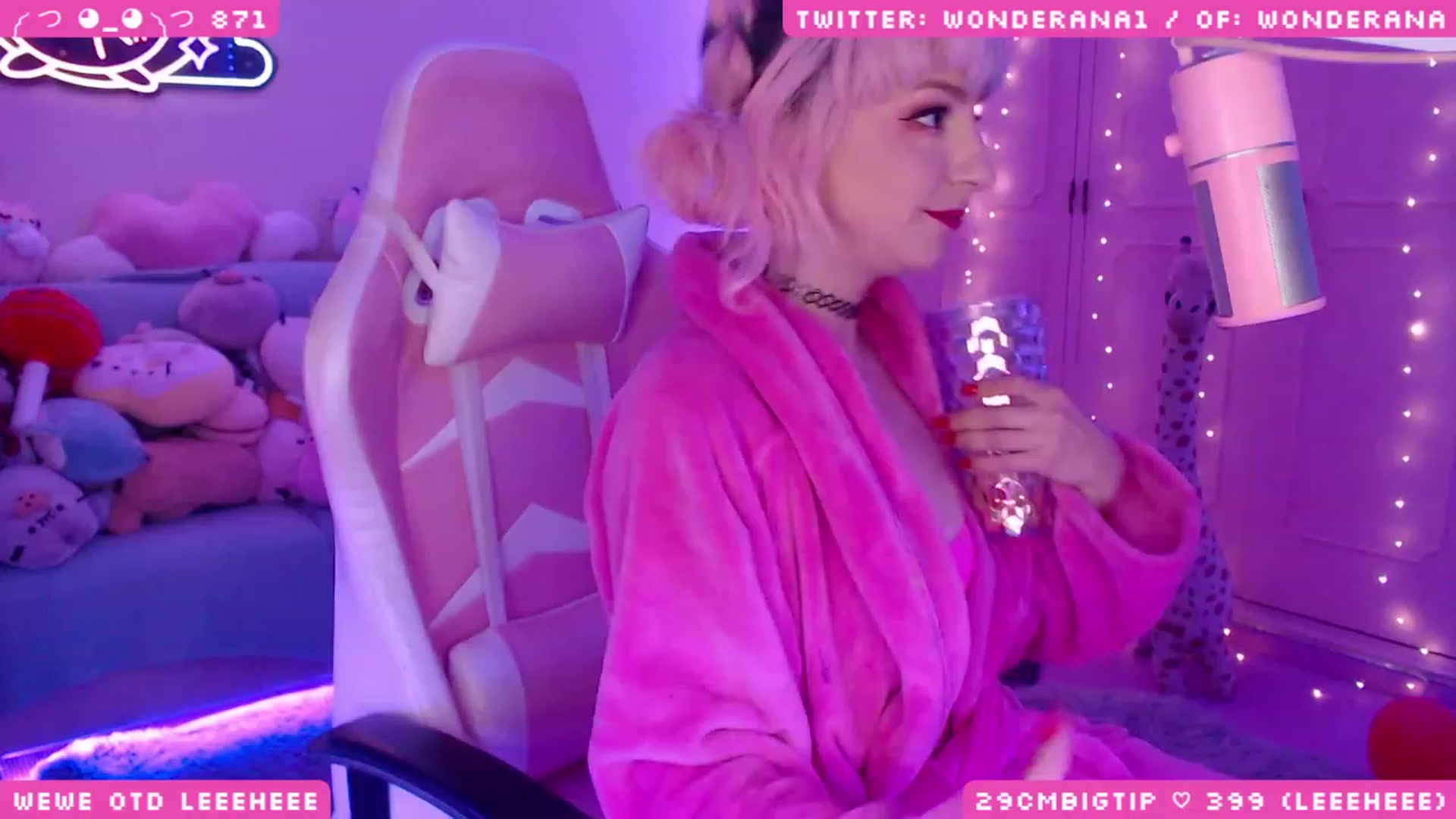 Gallery image thumbnail from WonderAna's myfreecams stream on, 11/10/2023, 02:27 image 10 of 20