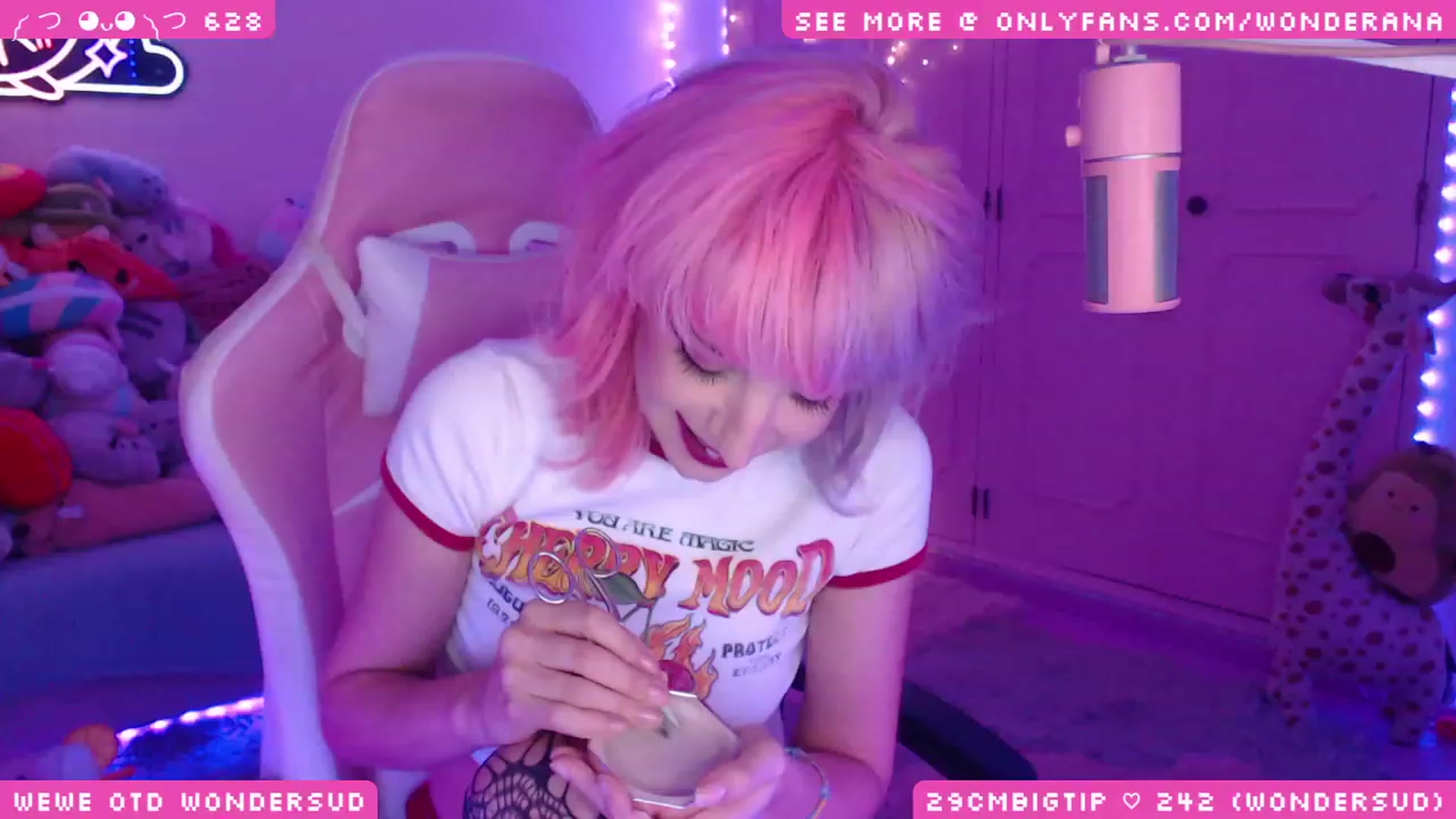 Gallery image thumbnail from WonderAna's myfreecams stream on, 11/27/2023, 01:34 image 16 of 20