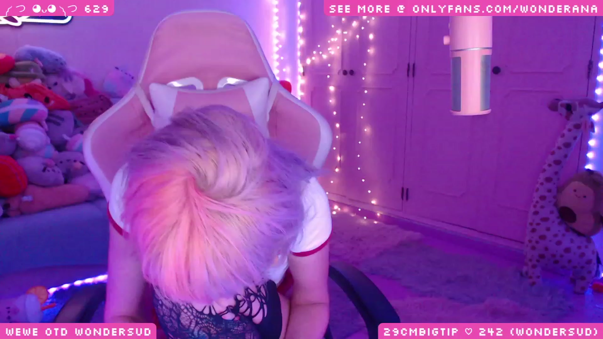Gallery image thumbnail from WonderAna's myfreecams stream on, 11/27/2023, 01:34 image 14 of 20